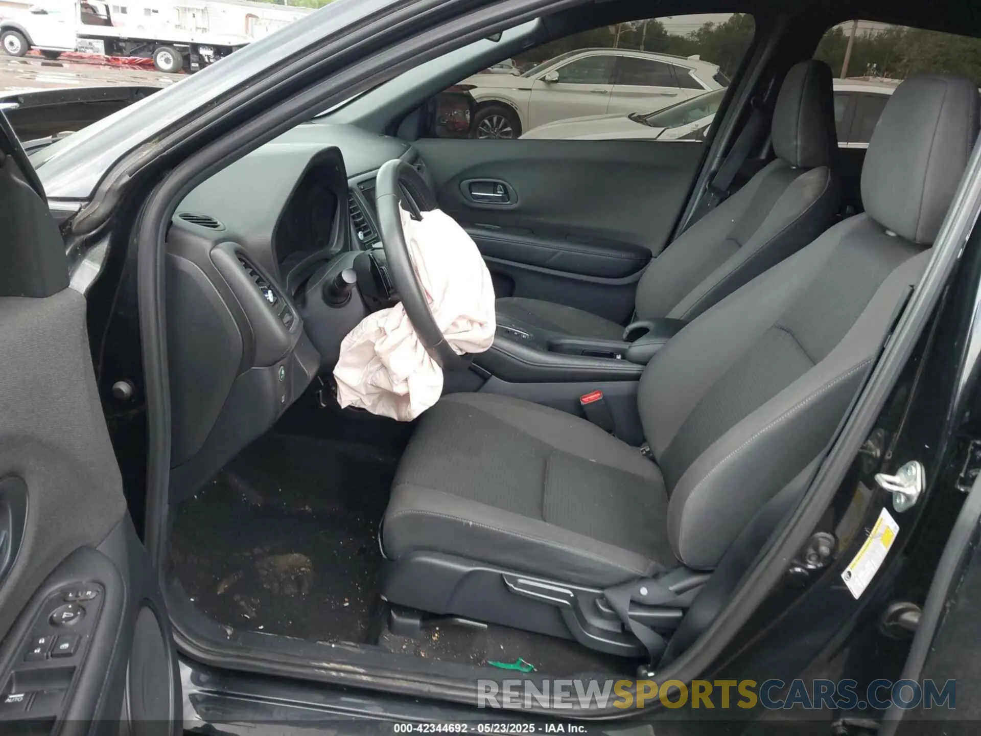 5 Photograph of a damaged car 3CZRU6H1XLM731770 HONDA HR-V 2020