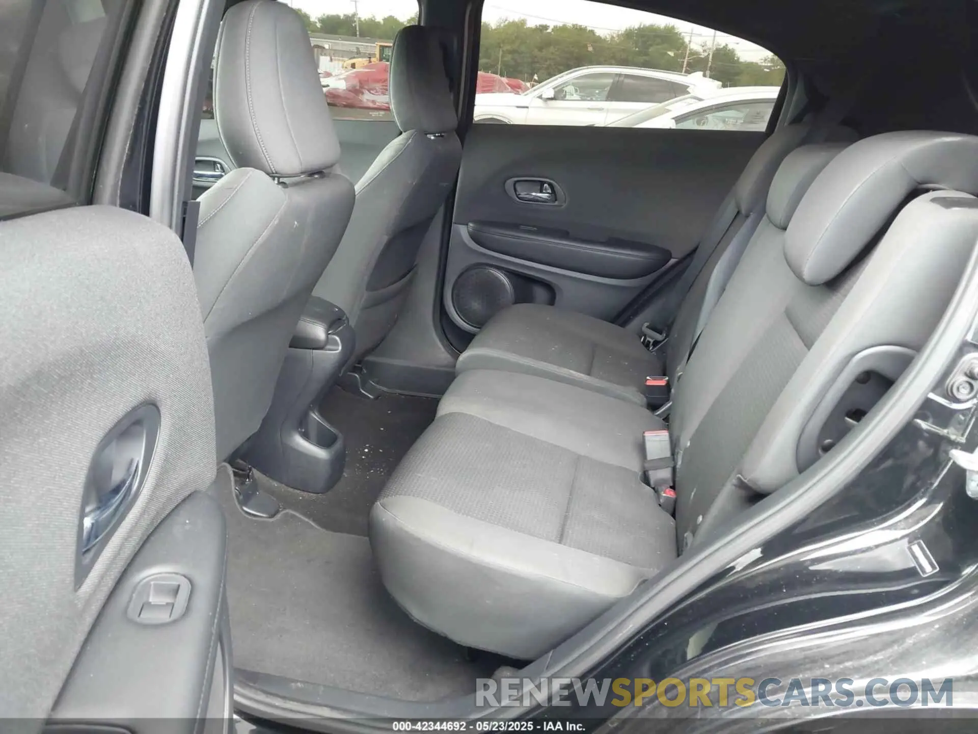 8 Photograph of a damaged car 3CZRU6H1XLM731770 HONDA HR-V 2020