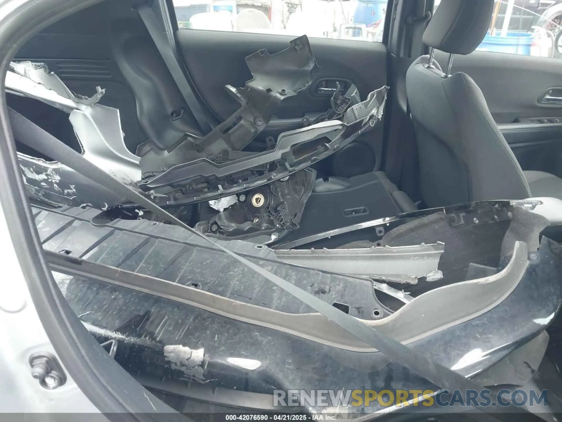 8 Photograph of a damaged car 3CZRU6H1XLM733177 HONDA HR-V 2020