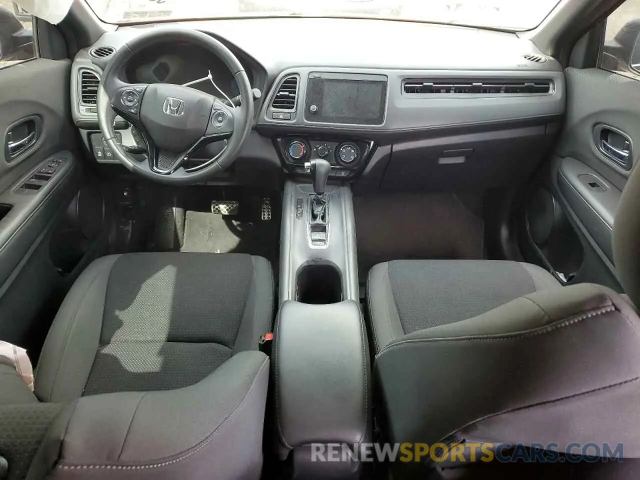 8 Photograph of a damaged car 3CZRU6H1XLM736712 HONDA HR-V 2020