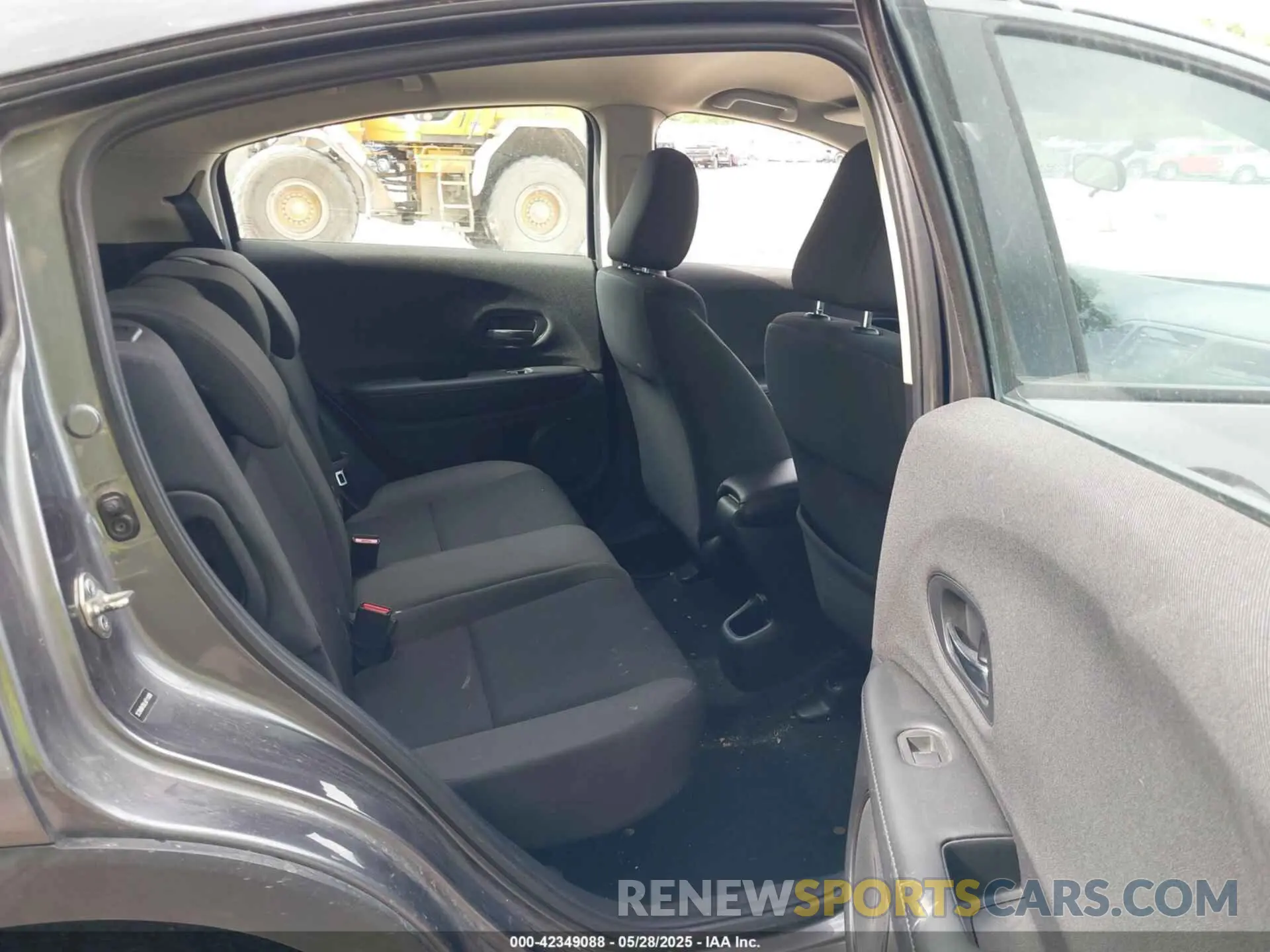 8 Photograph of a damaged car 3CZRU6H30LM711089 HONDA HR-V 2020