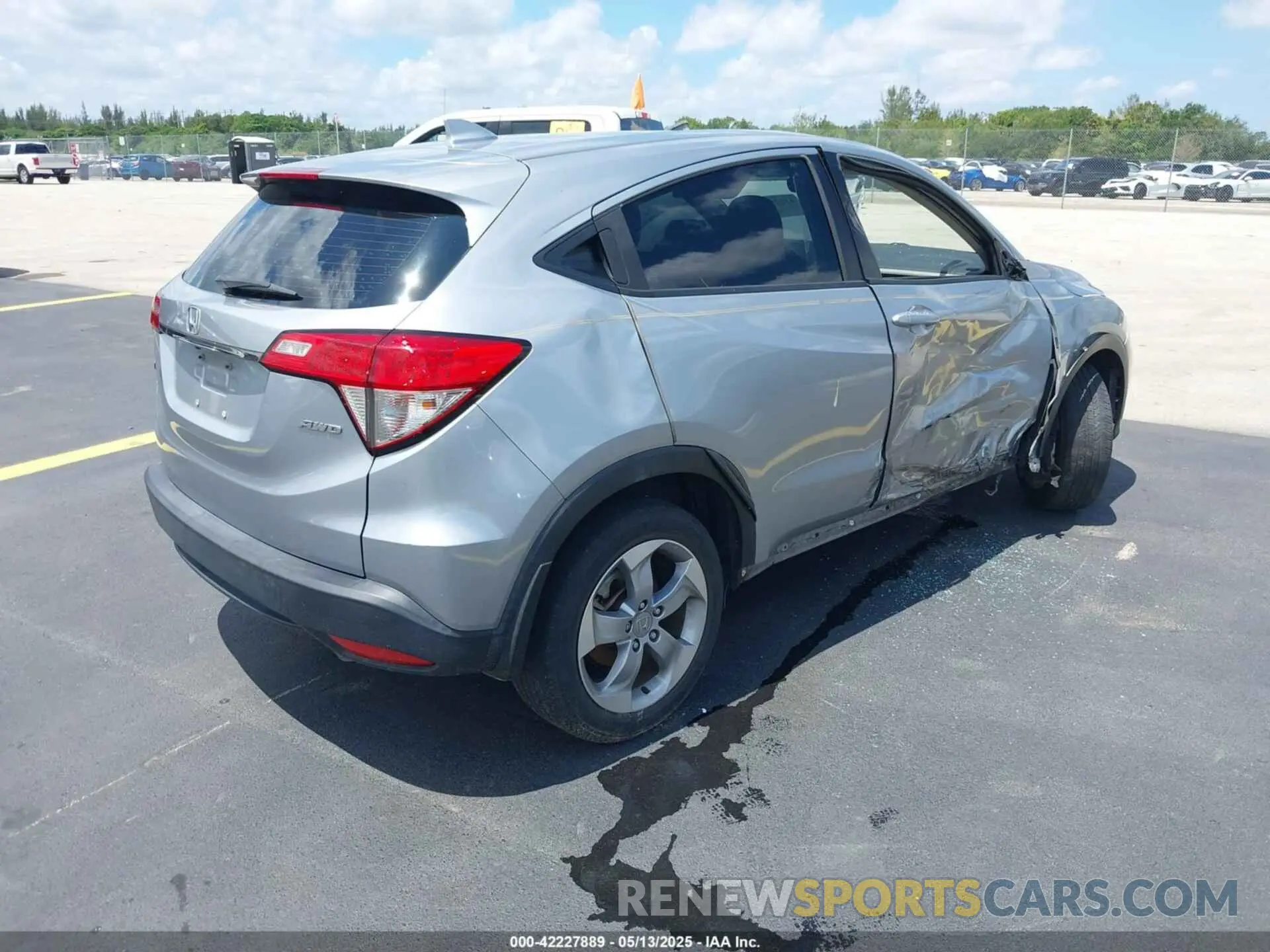 4 Photograph of a damaged car 3CZRU6H30LM722853 HONDA HR-V 2020