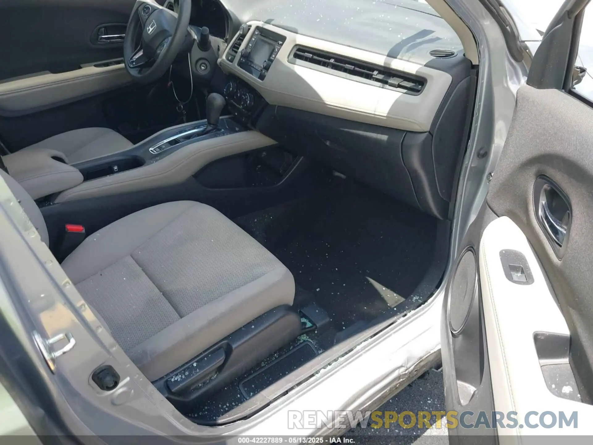 5 Photograph of a damaged car 3CZRU6H30LM722853 HONDA HR-V 2020