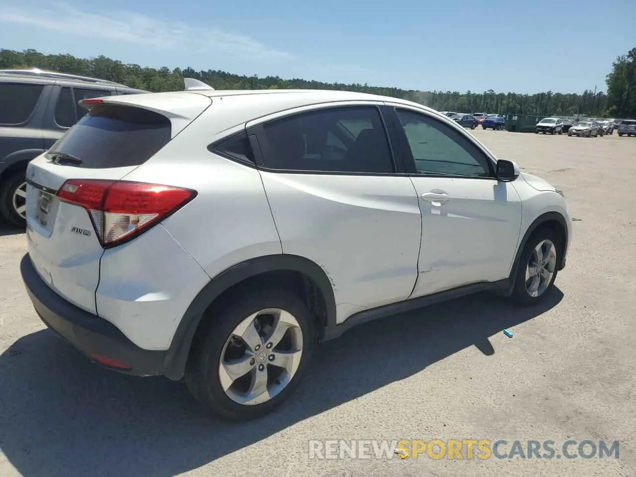 3 Photograph of a damaged car 3CZRU6H30LM725574 HONDA HR-V 2020