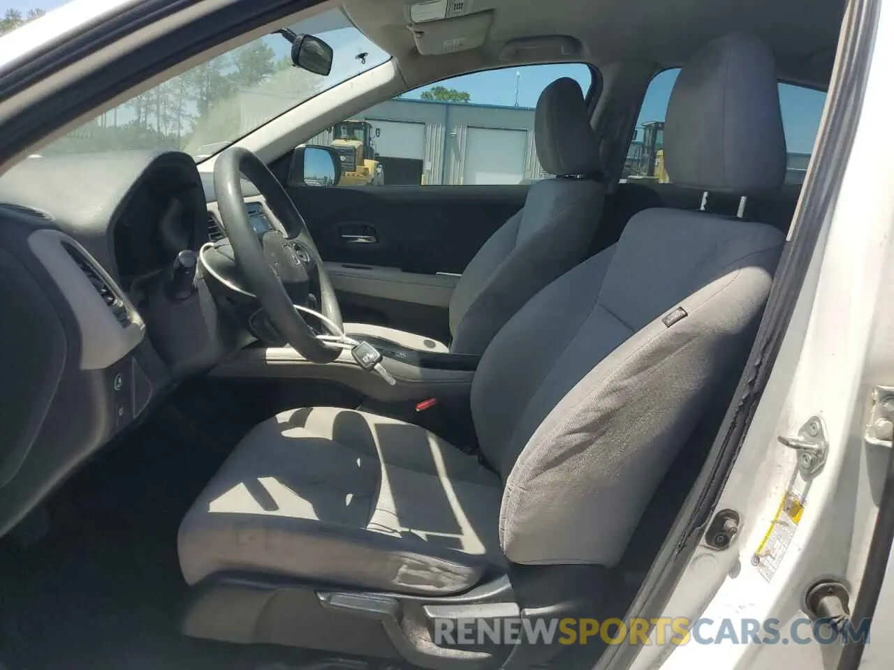 7 Photograph of a damaged car 3CZRU6H30LM725574 HONDA HR-V 2020