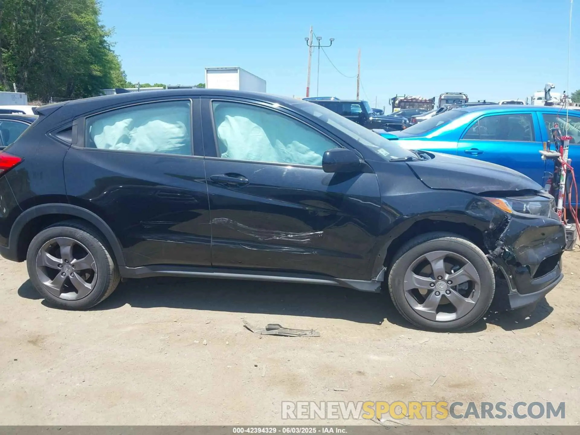 13 Photograph of a damaged car 3CZRU6H30LM739135 HONDA HR-V 2020
