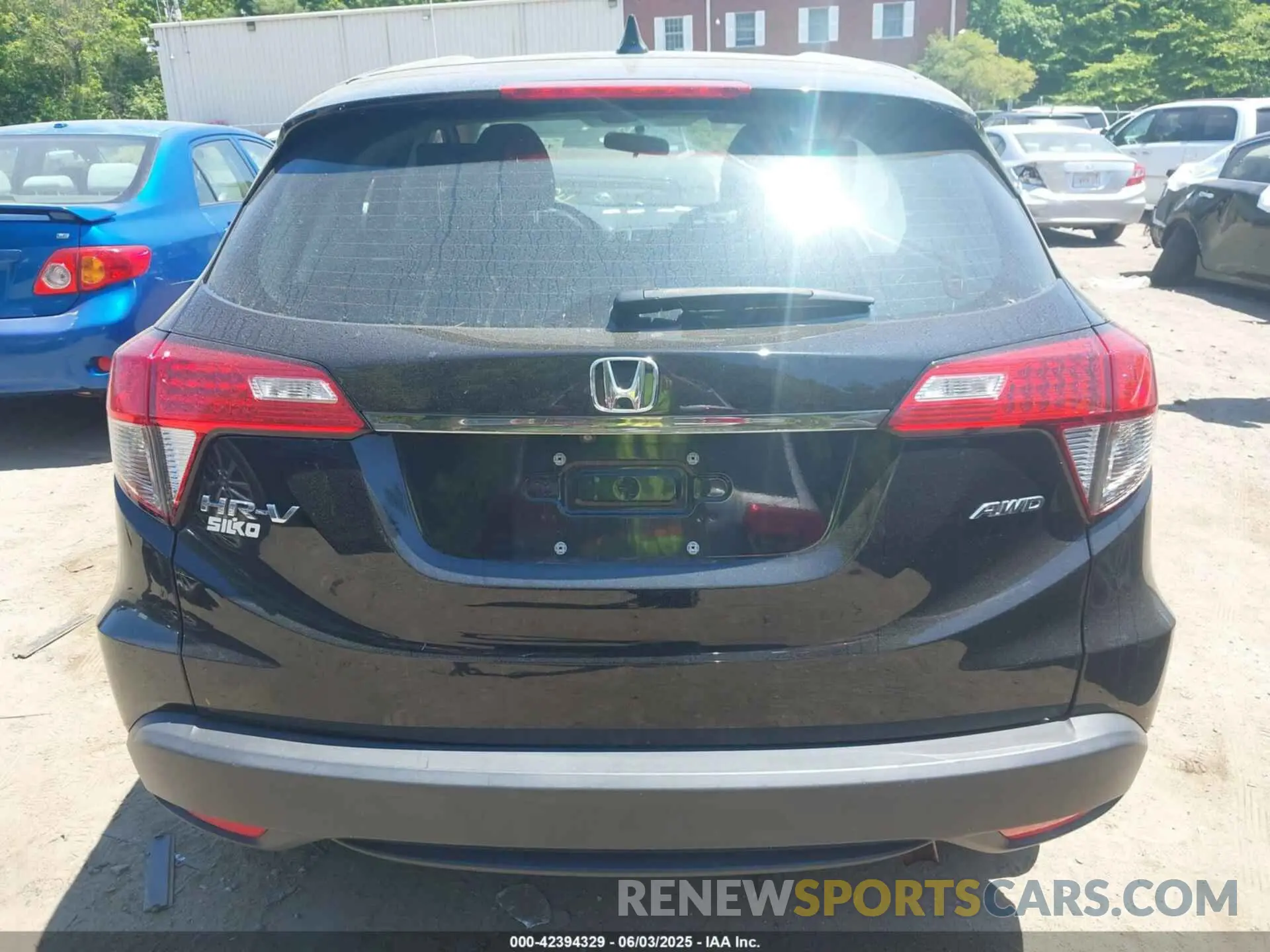 16 Photograph of a damaged car 3CZRU6H30LM739135 HONDA HR-V 2020