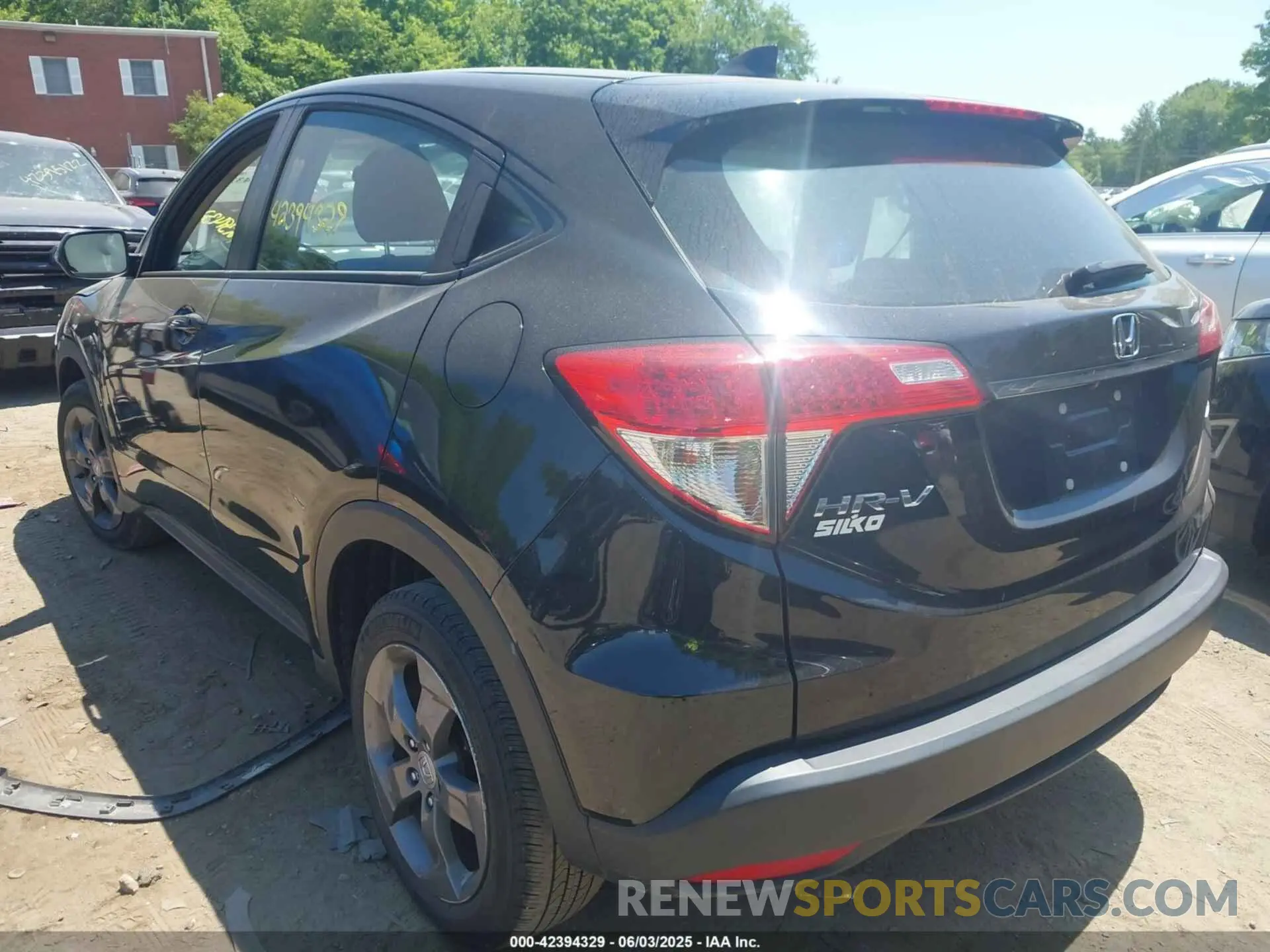 3 Photograph of a damaged car 3CZRU6H30LM739135 HONDA HR-V 2020