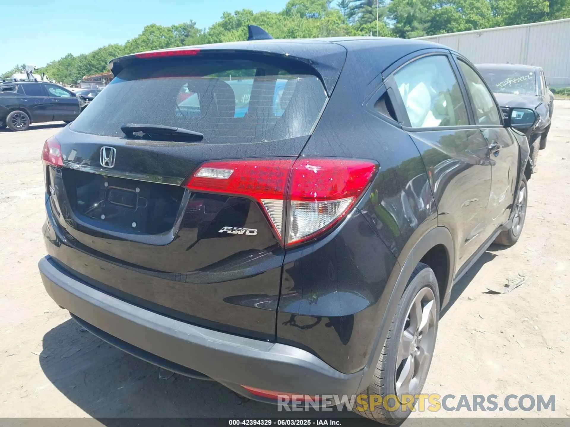 4 Photograph of a damaged car 3CZRU6H30LM739135 HONDA HR-V 2020