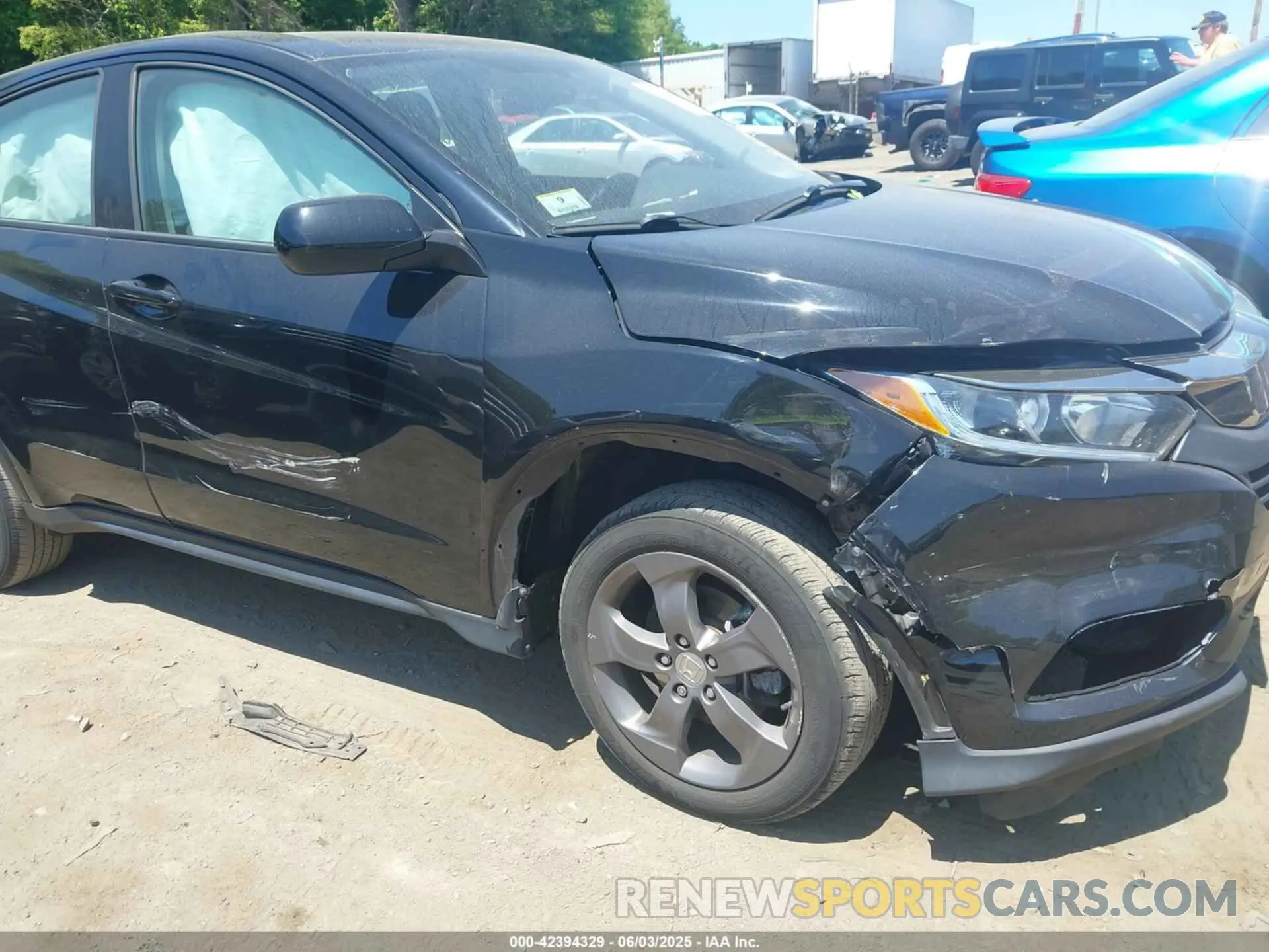 6 Photograph of a damaged car 3CZRU6H30LM739135 HONDA HR-V 2020