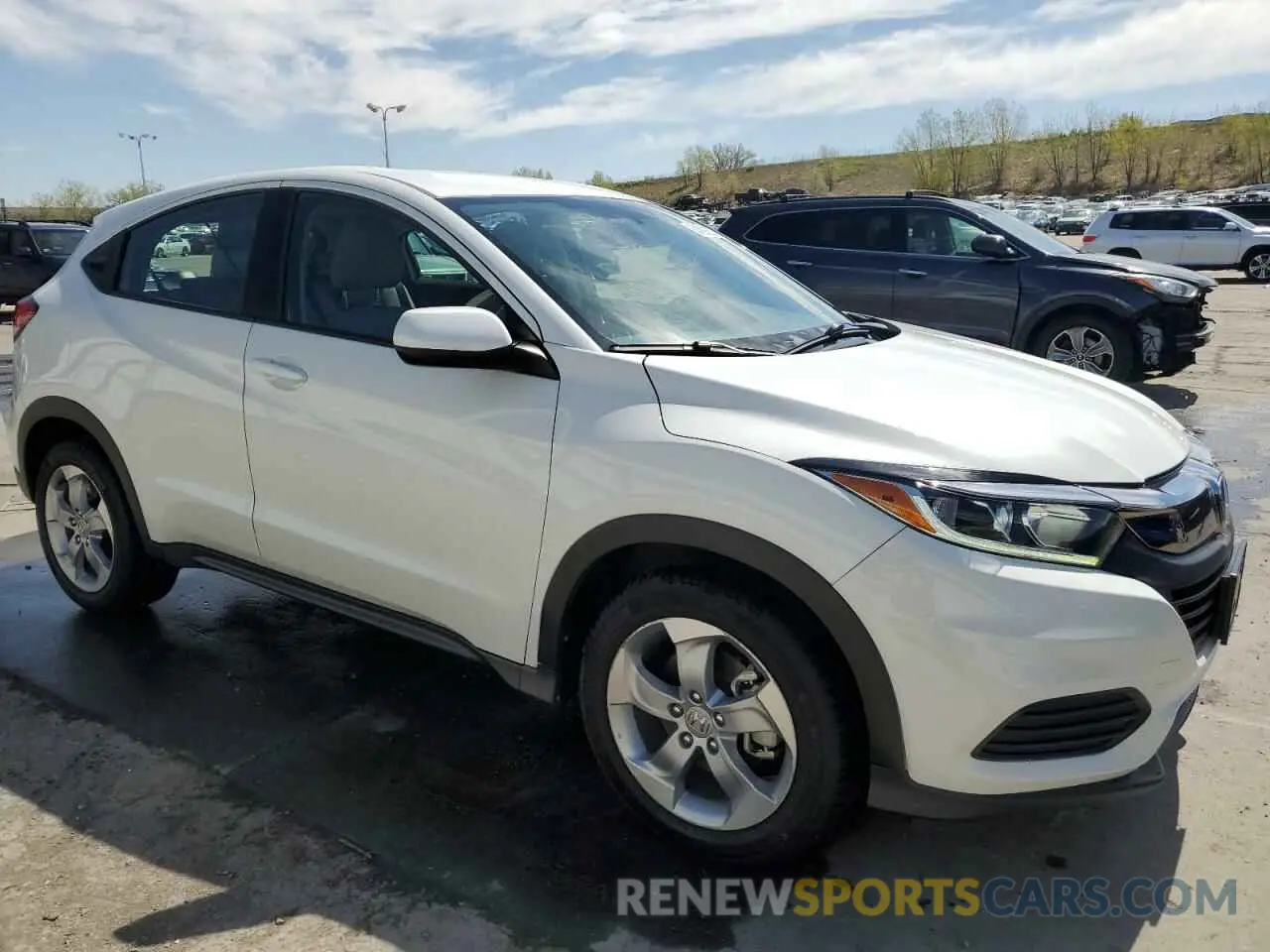 4 Photograph of a damaged car 3CZRU6H31LM703034 HONDA HR-V 2020
