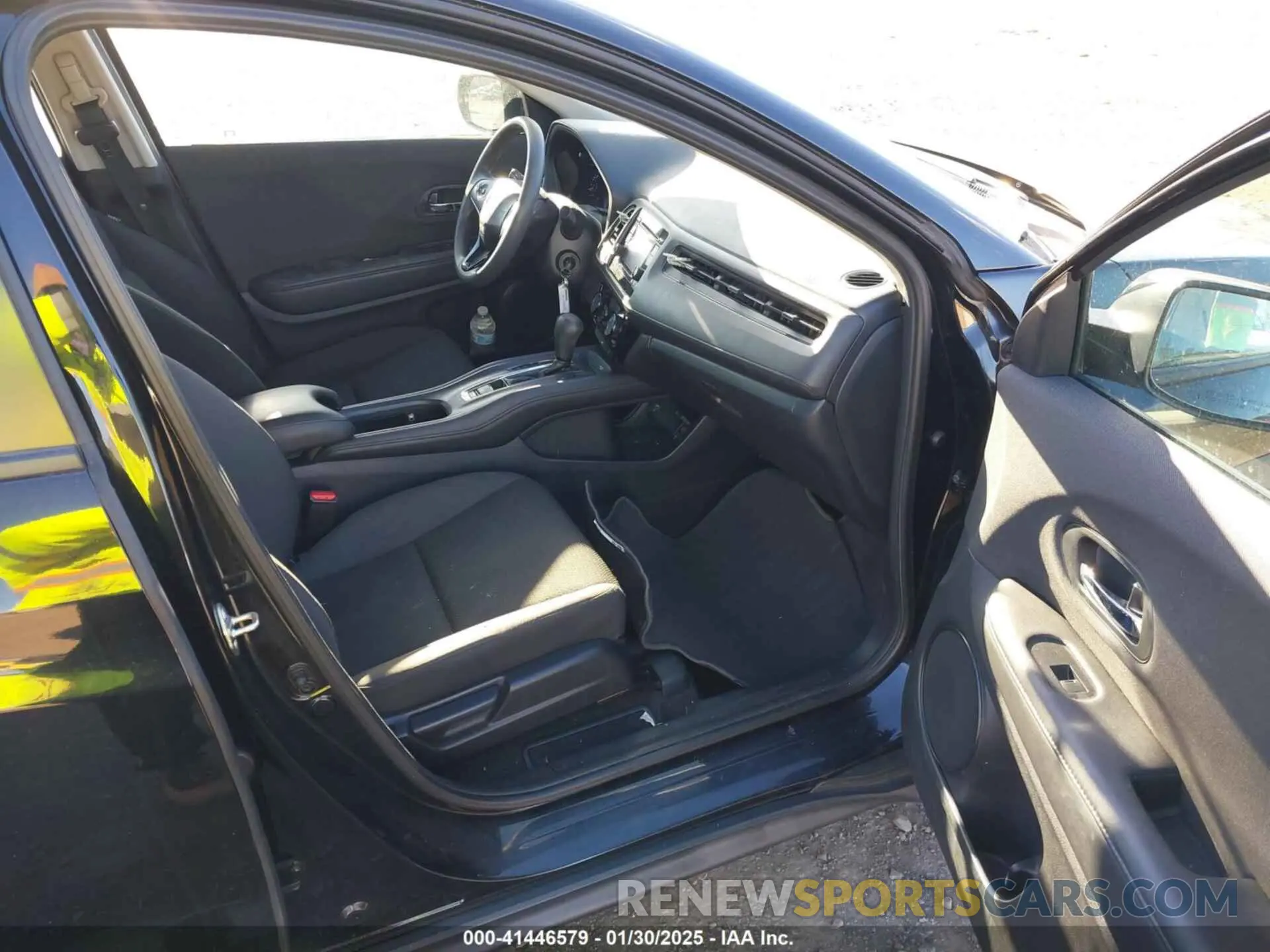 5 Photograph of a damaged car 3CZRU6H31LM704247 HONDA HR-V 2020