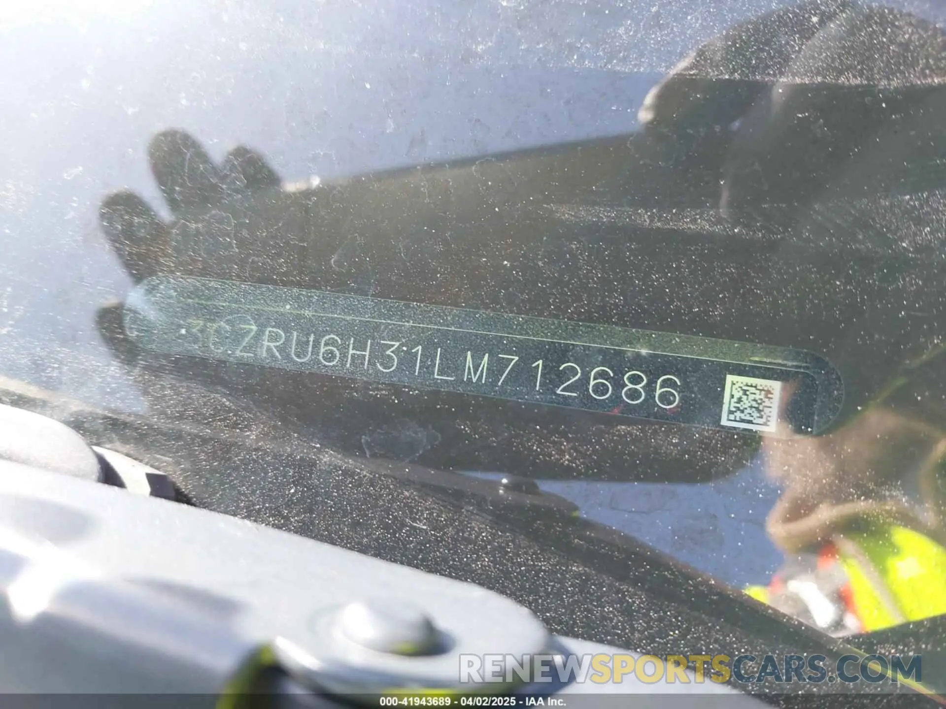 17 Photograph of a damaged car 3CZRU6H31LM712686 HONDA HR-V 2020