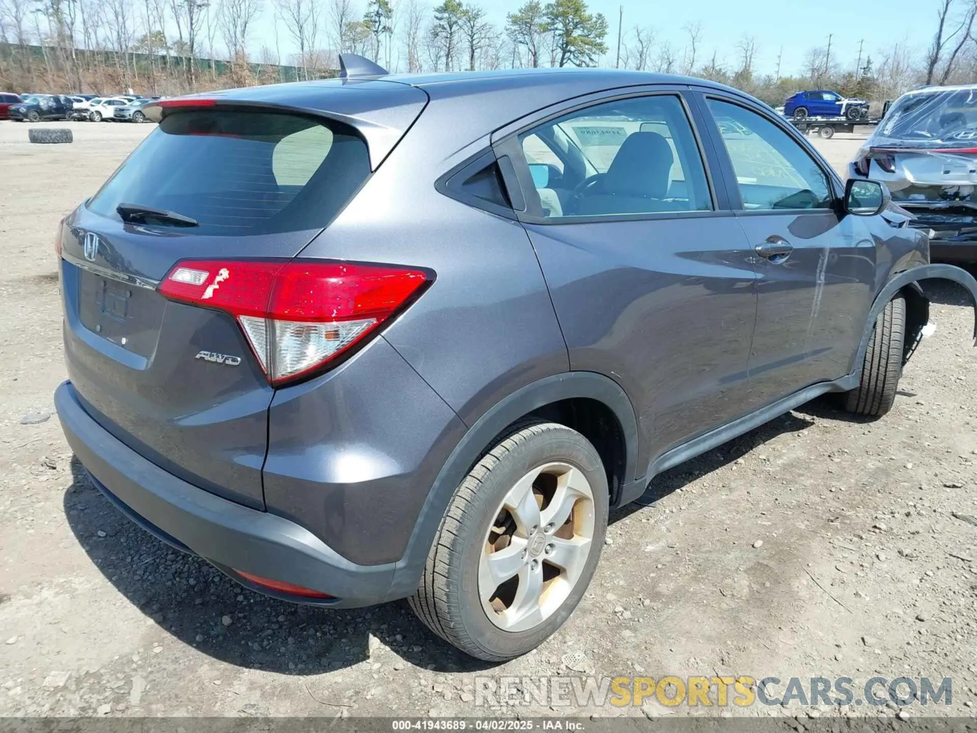 4 Photograph of a damaged car 3CZRU6H31LM712686 HONDA HR-V 2020
