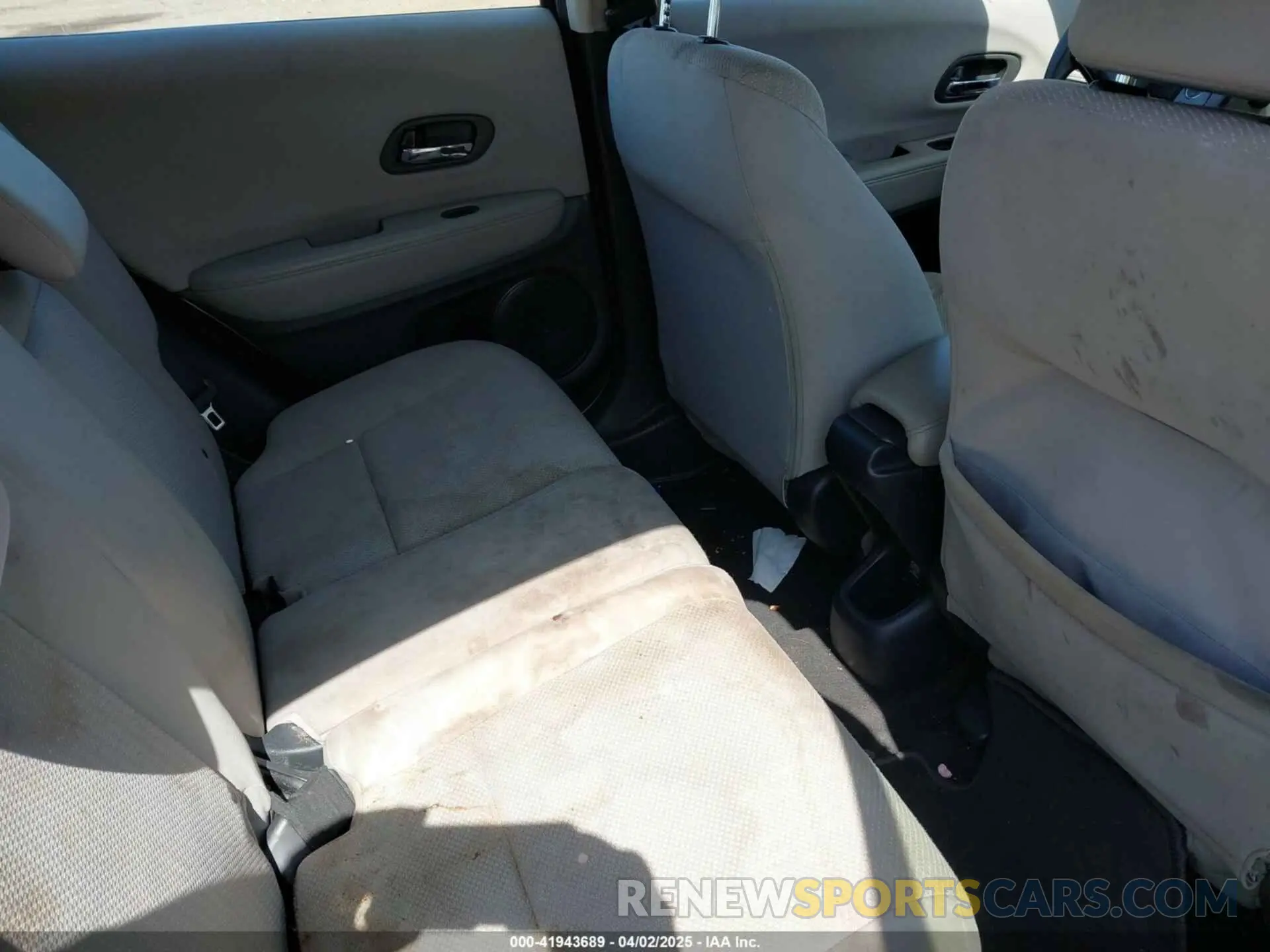 8 Photograph of a damaged car 3CZRU6H31LM712686 HONDA HR-V 2020