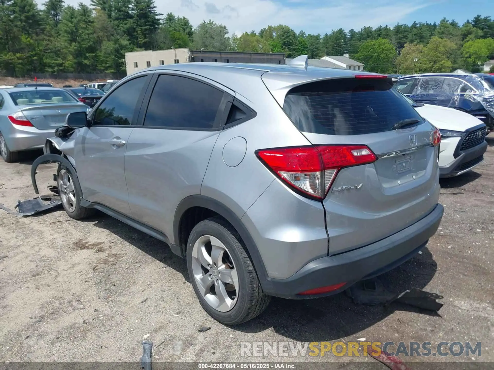 3 Photograph of a damaged car 3CZRU6H31LM712736 HONDA HR-V 2020