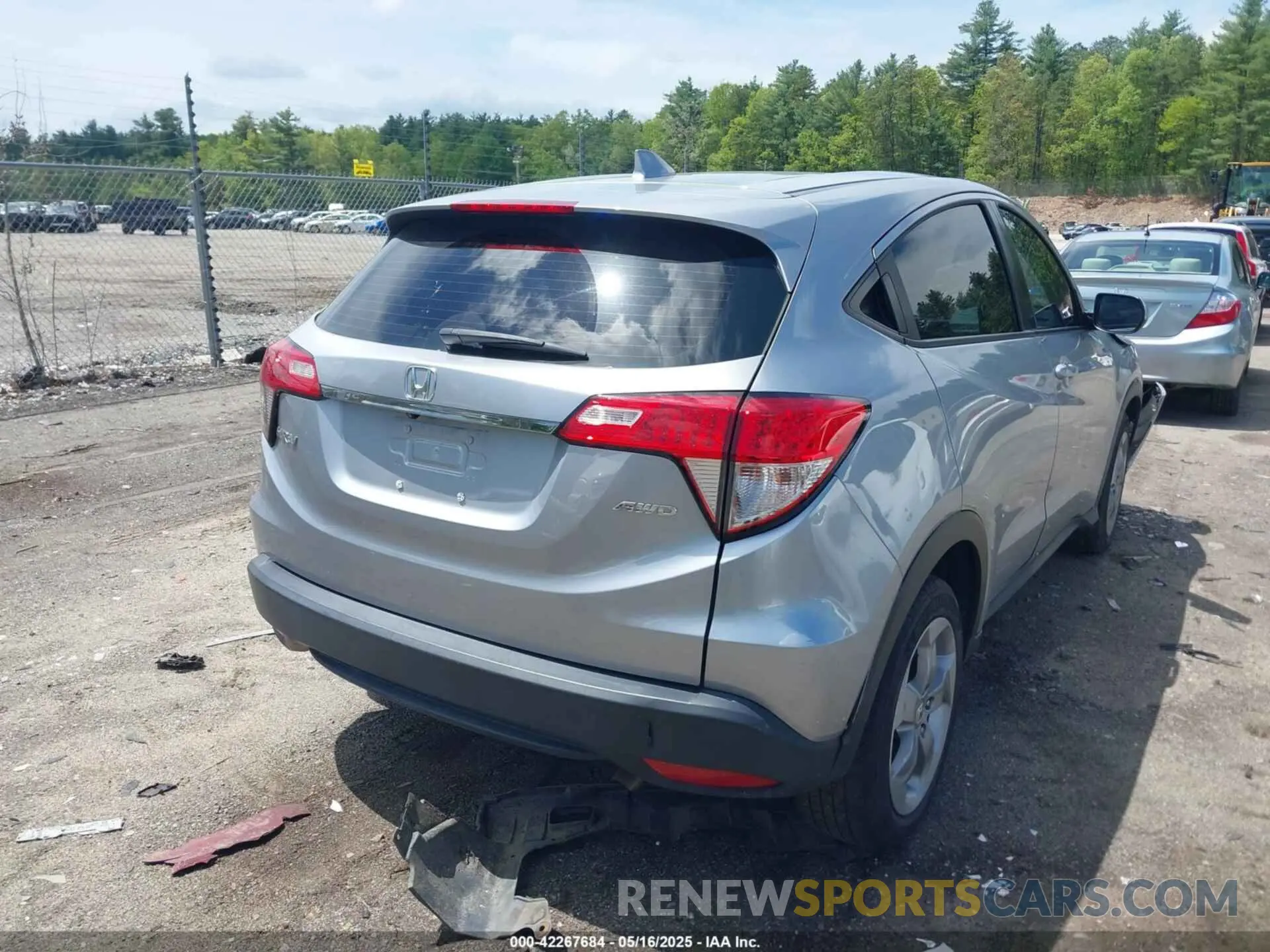 4 Photograph of a damaged car 3CZRU6H31LM712736 HONDA HR-V 2020