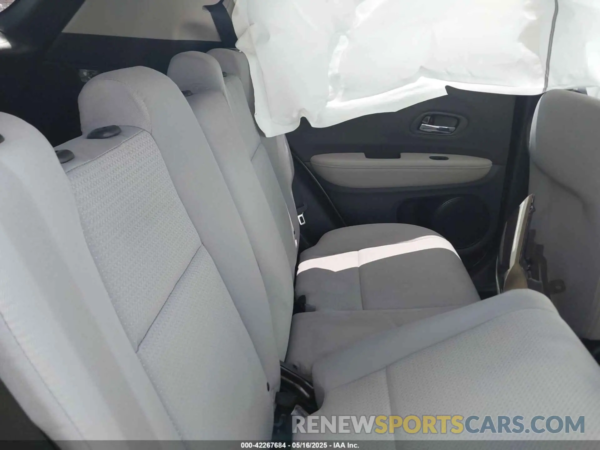 8 Photograph of a damaged car 3CZRU6H31LM712736 HONDA HR-V 2020