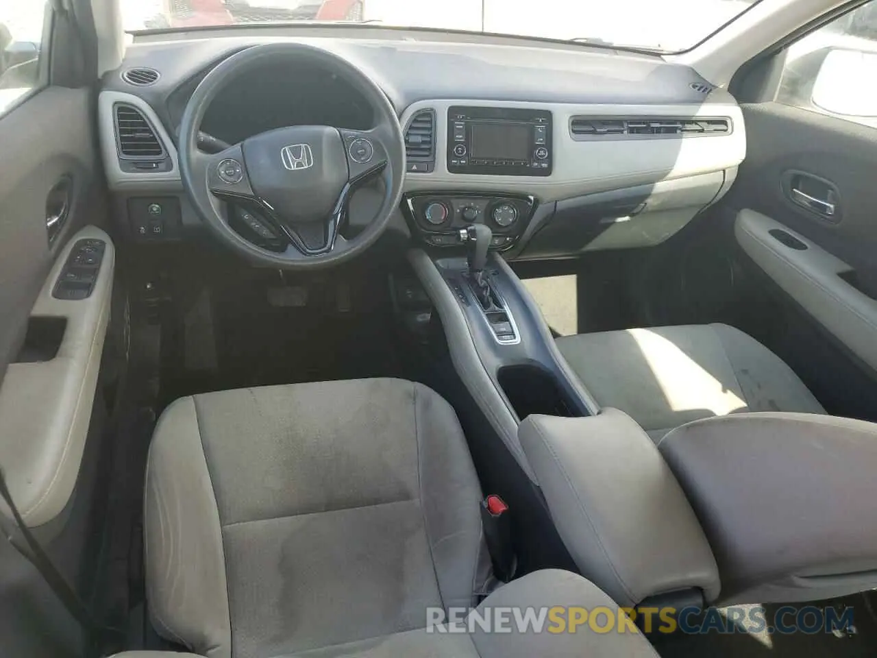 8 Photograph of a damaged car 3CZRU6H31LM714339 HONDA HR-V 2020