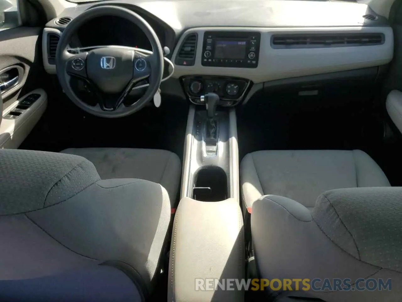 8 Photograph of a damaged car 3CZRU6H31LM718486 HONDA HR-V 2020