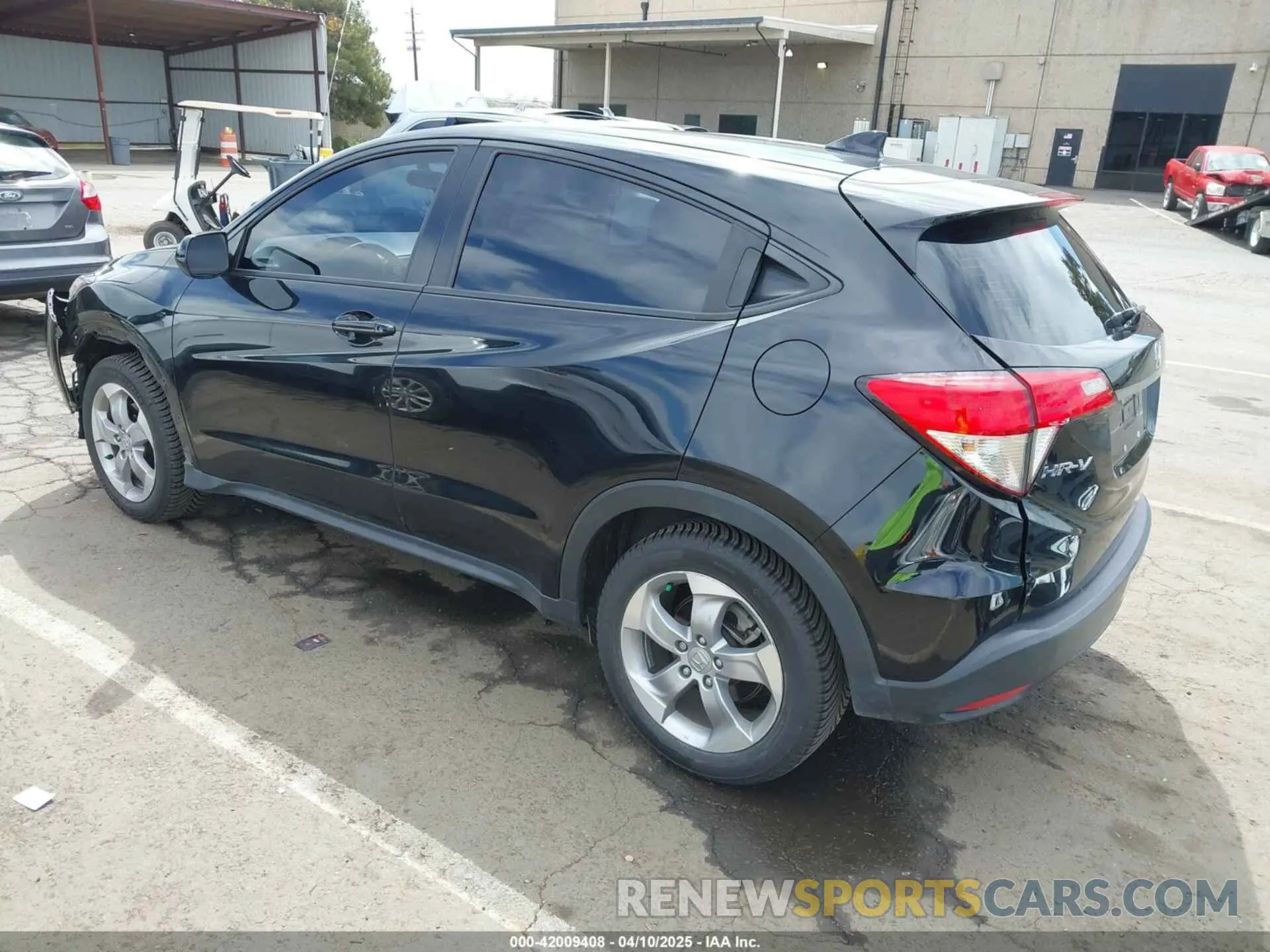 3 Photograph of a damaged car 3CZRU6H31LM719735 HONDA HR-V 2020