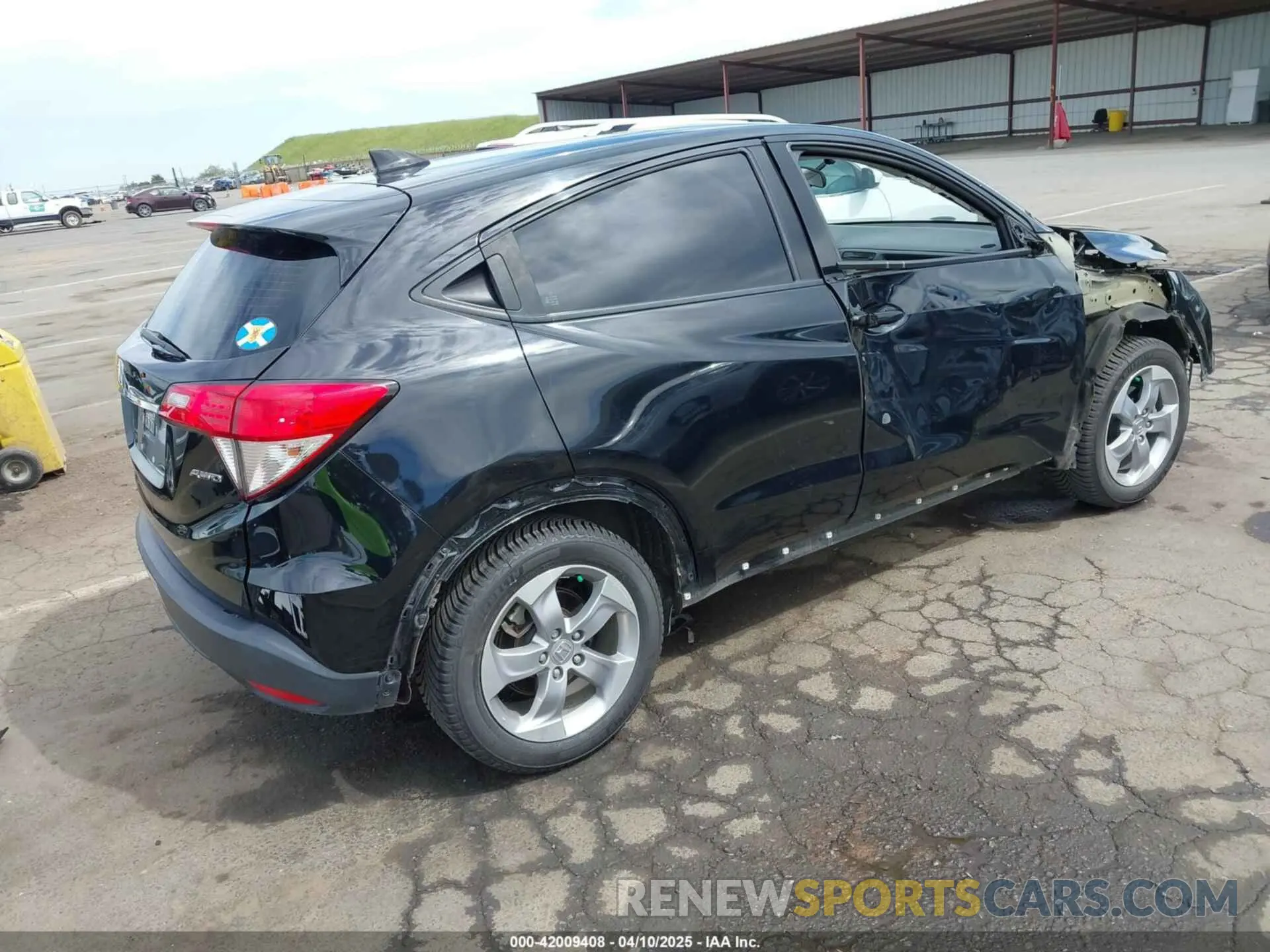 4 Photograph of a damaged car 3CZRU6H31LM719735 HONDA HR-V 2020