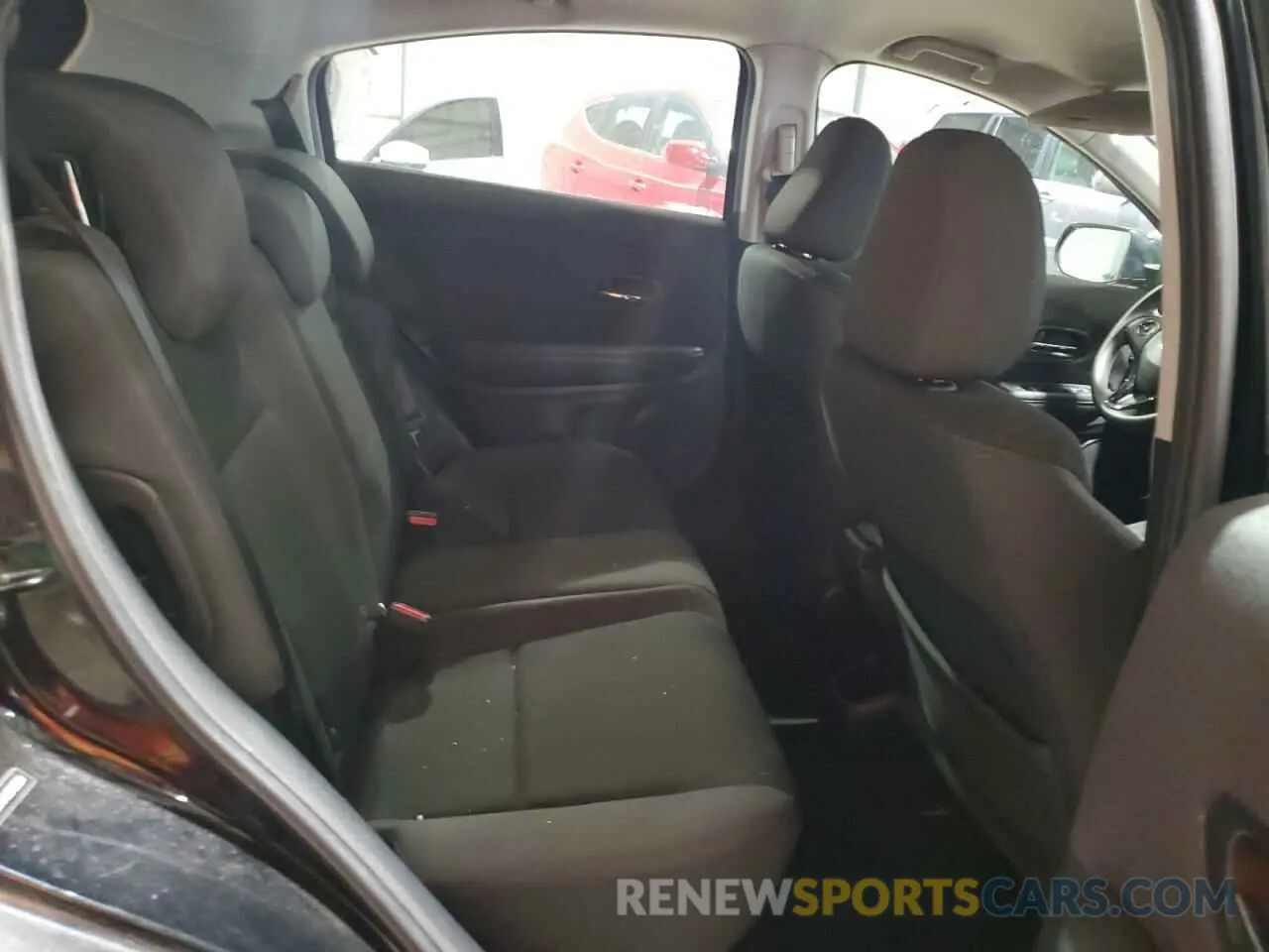 11 Photograph of a damaged car 3CZRU6H31LM722991 HONDA HR-V 2020
