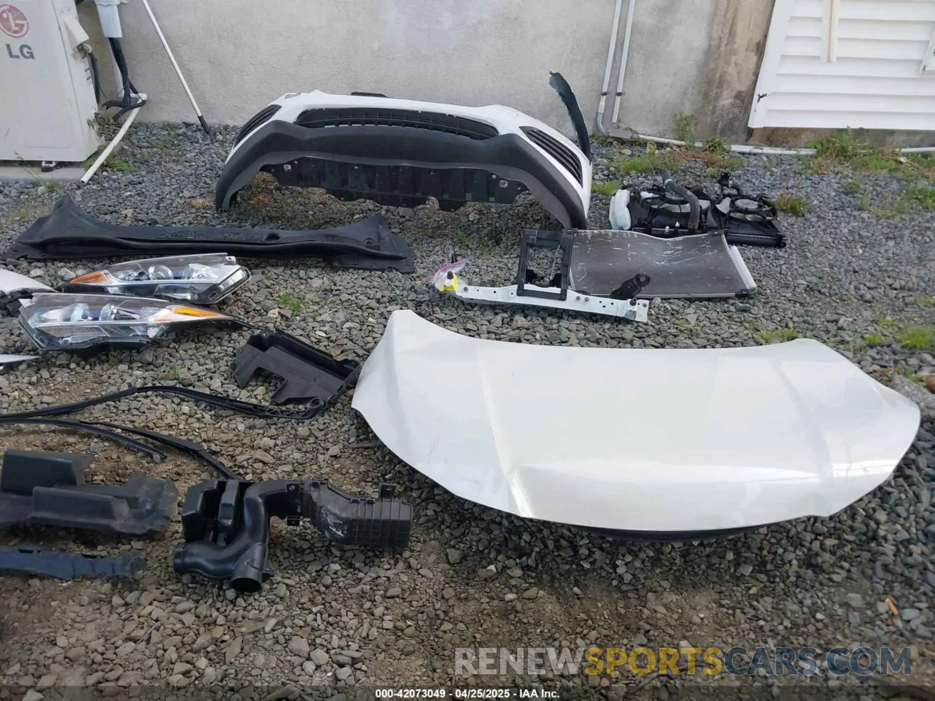 19 Photograph of a damaged car 3CZRU6H32LM717735 HONDA HR-V 2020