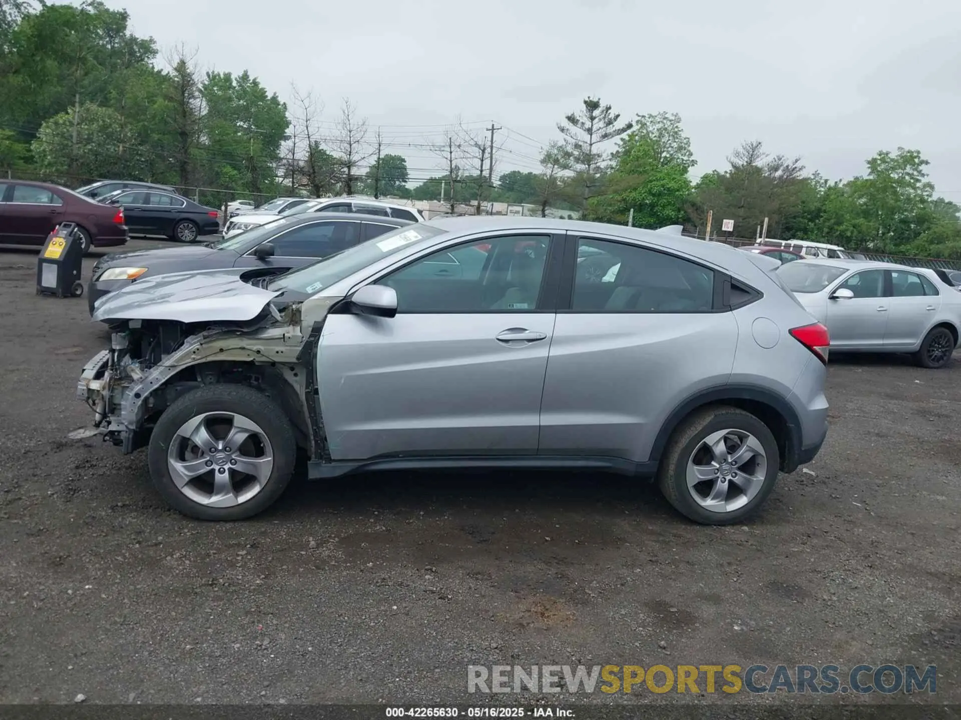 14 Photograph of a damaged car 3CZRU6H32LM725642 HONDA HR-V 2020