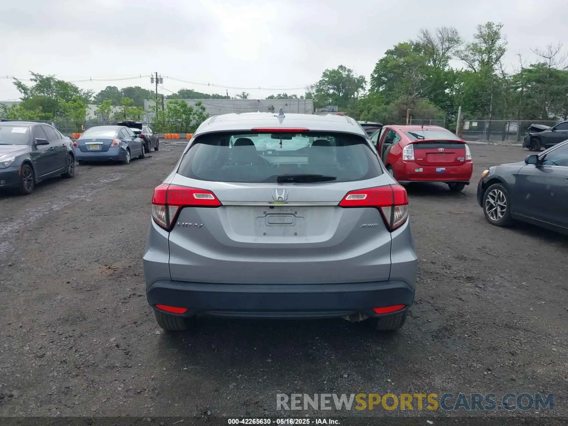 16 Photograph of a damaged car 3CZRU6H32LM725642 HONDA HR-V 2020