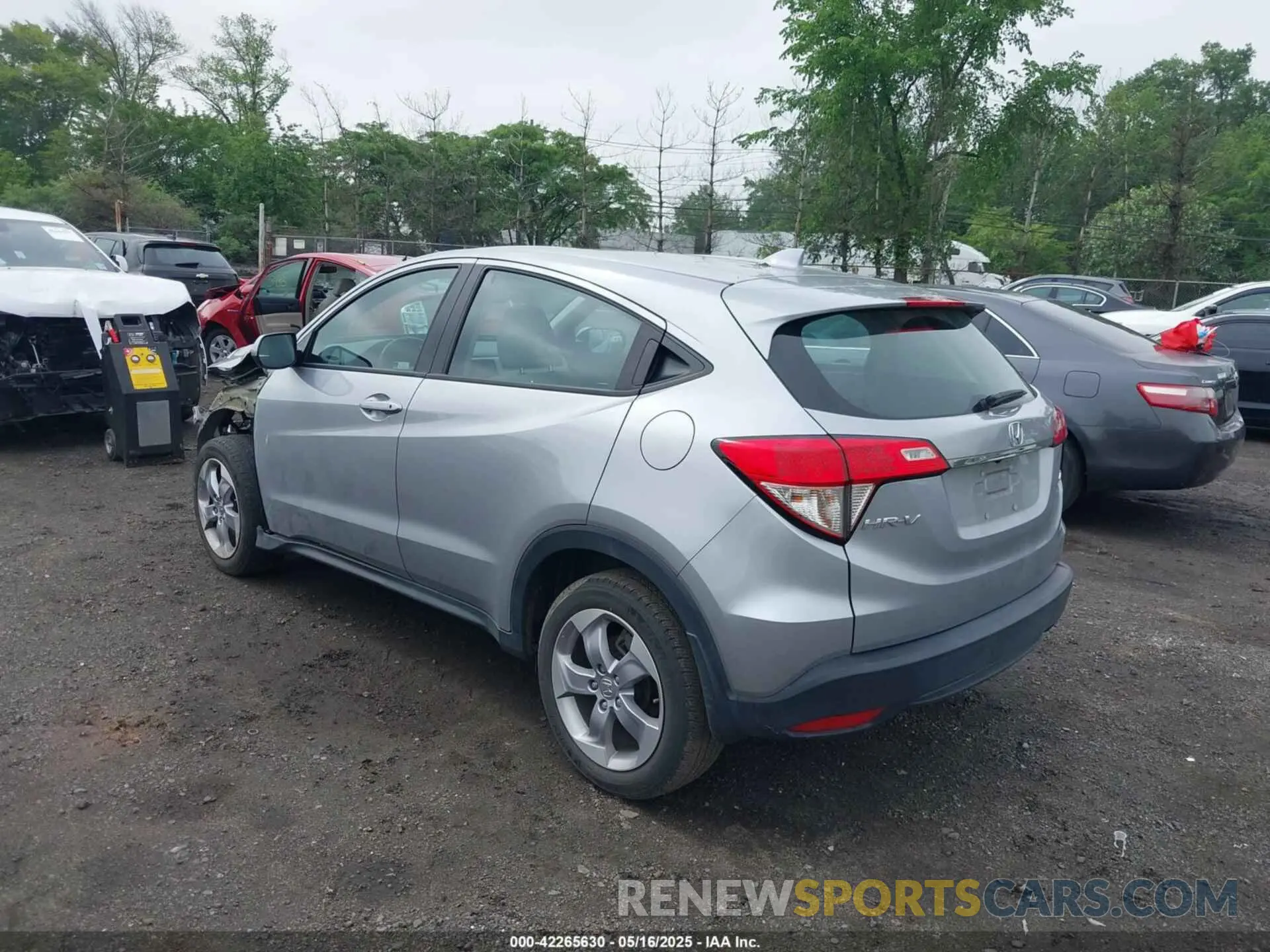 3 Photograph of a damaged car 3CZRU6H32LM725642 HONDA HR-V 2020