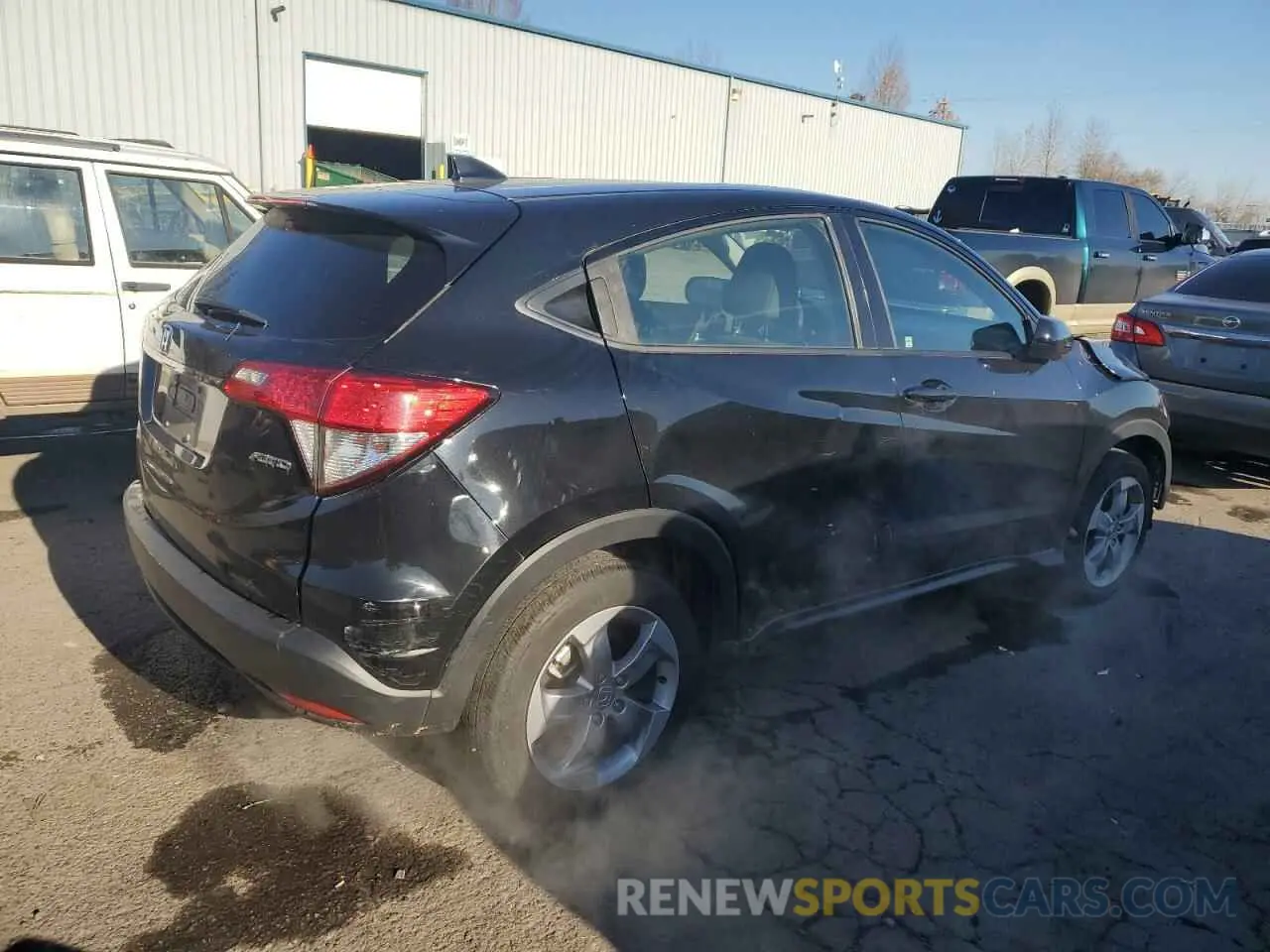 3 Photograph of a damaged car 3CZRU6H33LM739131 HONDA HR-V 2020