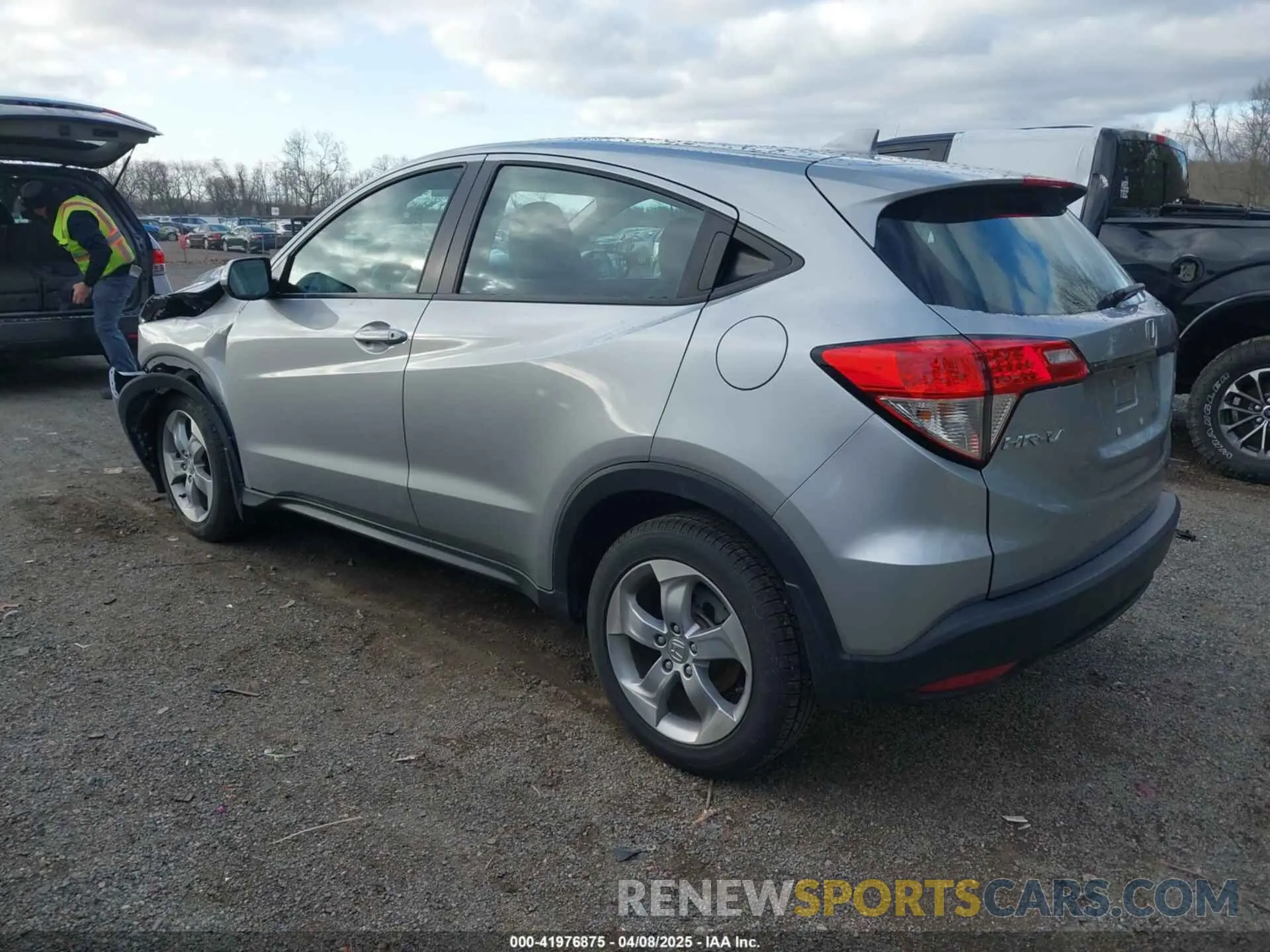 3 Photograph of a damaged car 3CZRU6H34LM716201 HONDA HR-V 2020