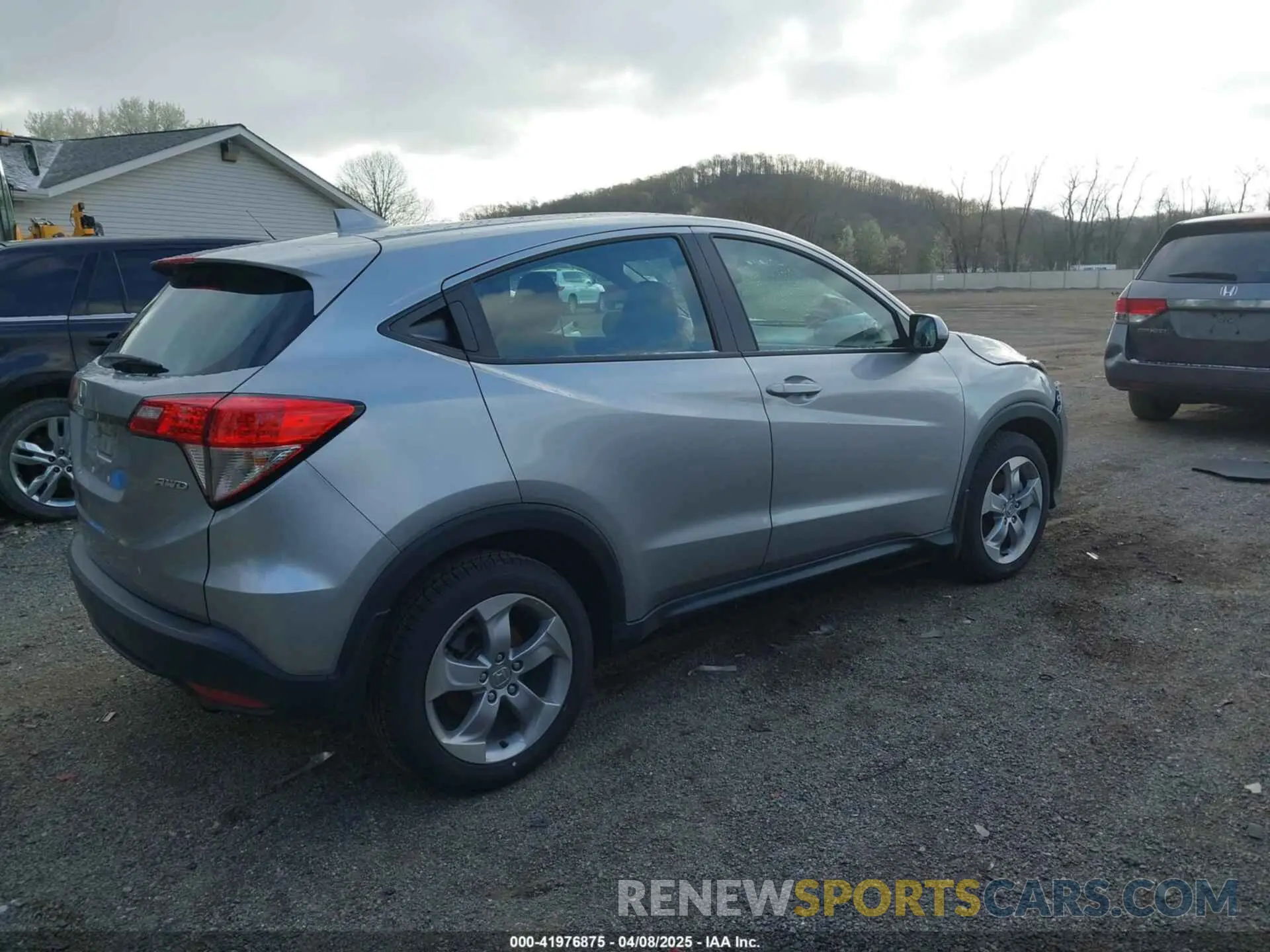 4 Photograph of a damaged car 3CZRU6H34LM716201 HONDA HR-V 2020