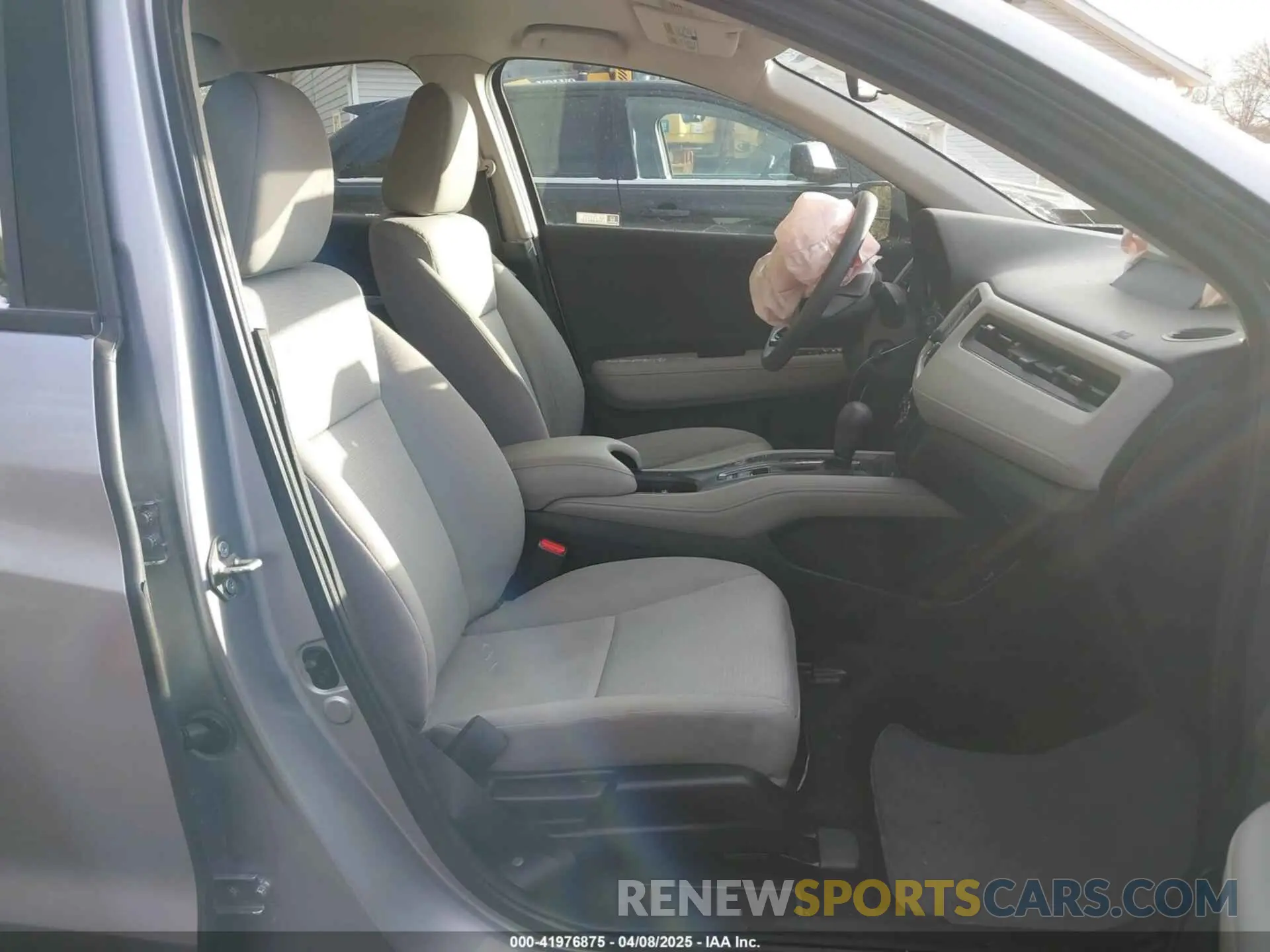 5 Photograph of a damaged car 3CZRU6H34LM716201 HONDA HR-V 2020