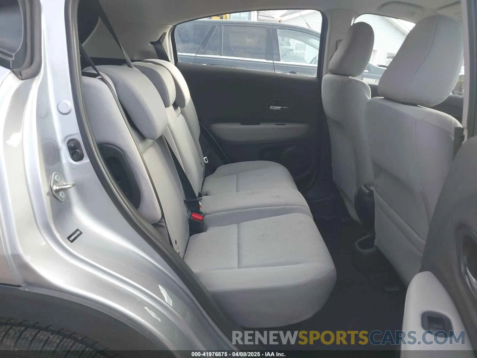 8 Photograph of a damaged car 3CZRU6H34LM716201 HONDA HR-V 2020
