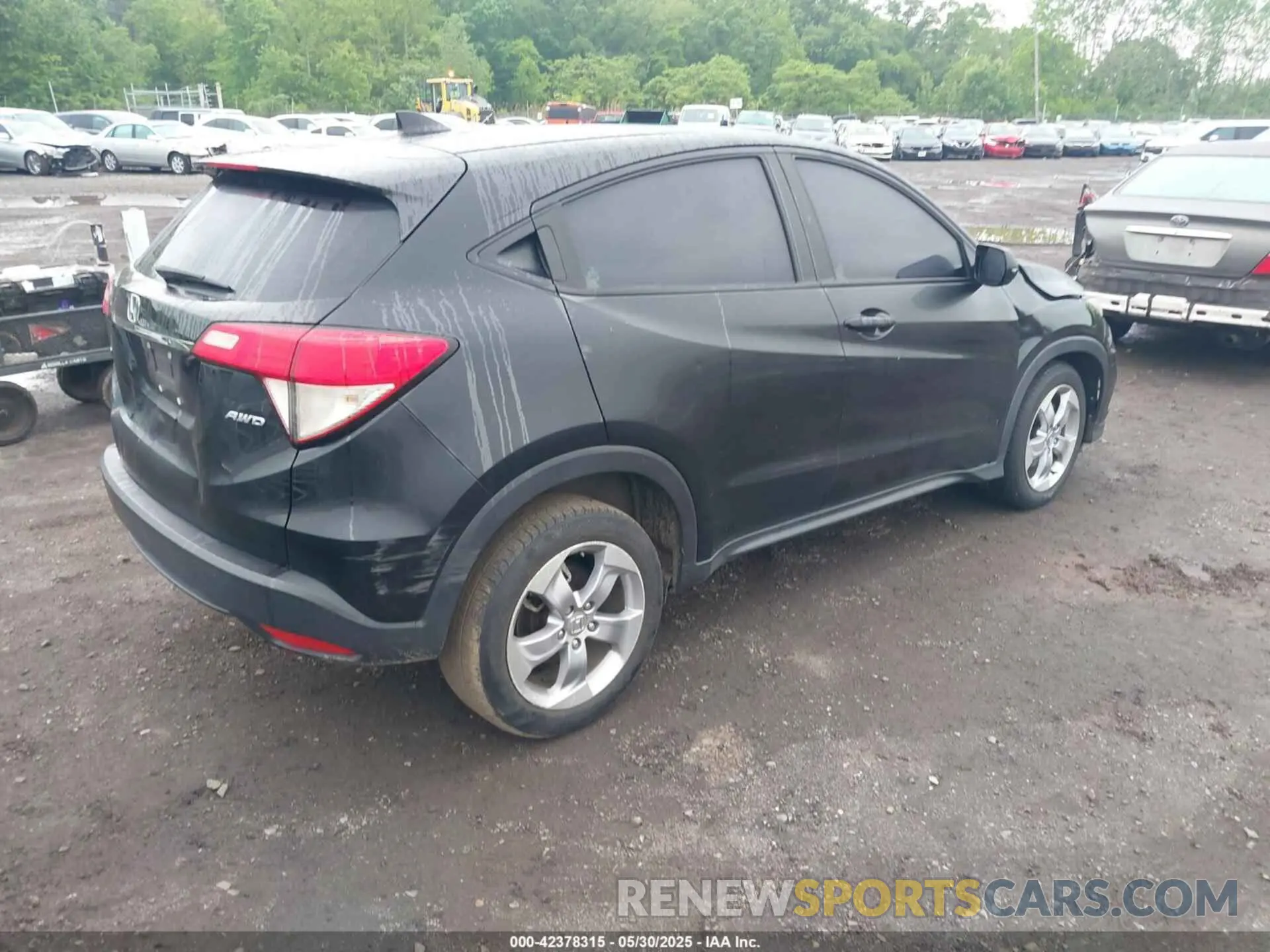 4 Photograph of a damaged car 3CZRU6H34LM732902 HONDA HR-V 2020