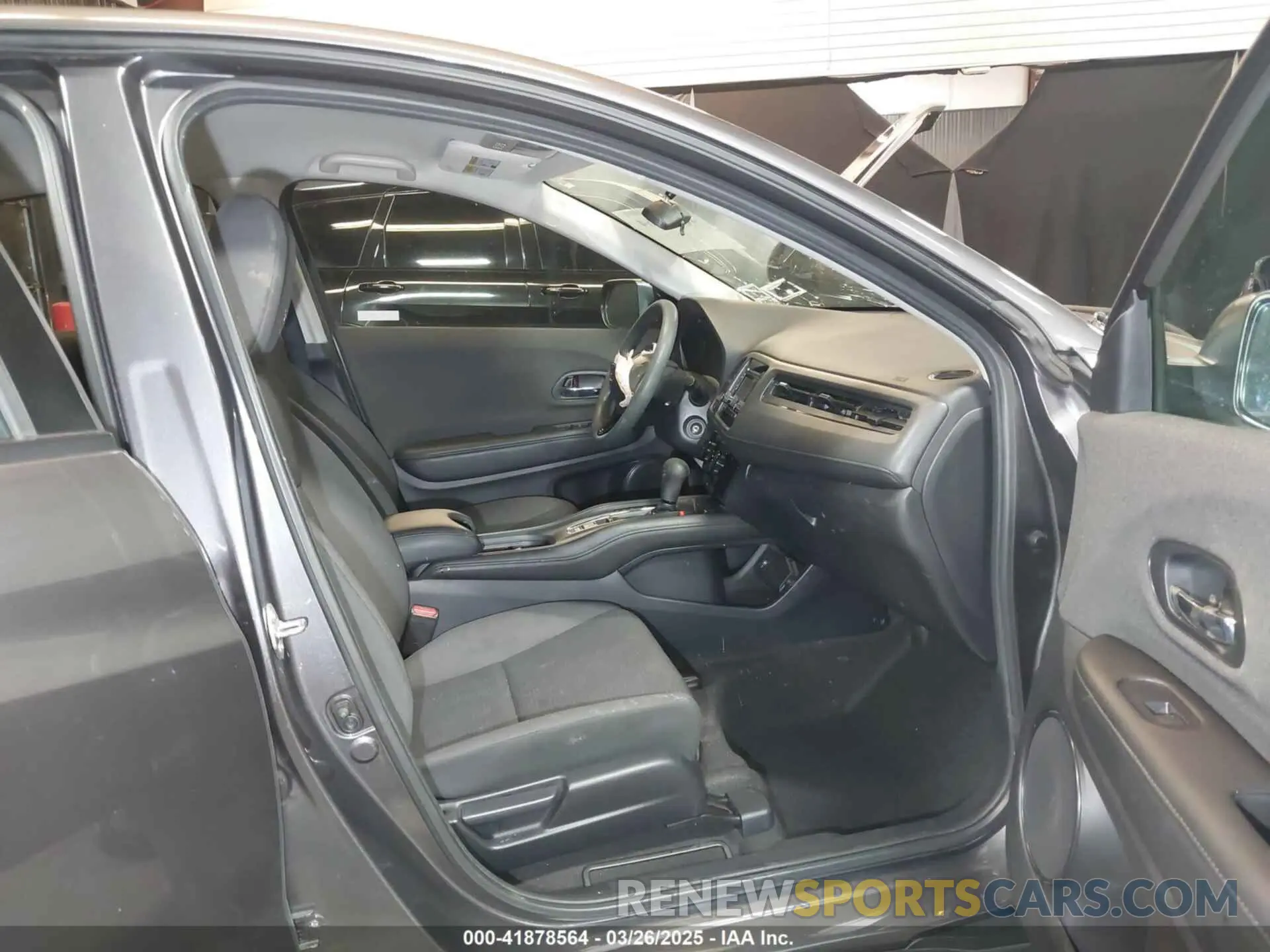 5 Photograph of a damaged car 3CZRU6H35LG701205 HONDA HR-V 2020