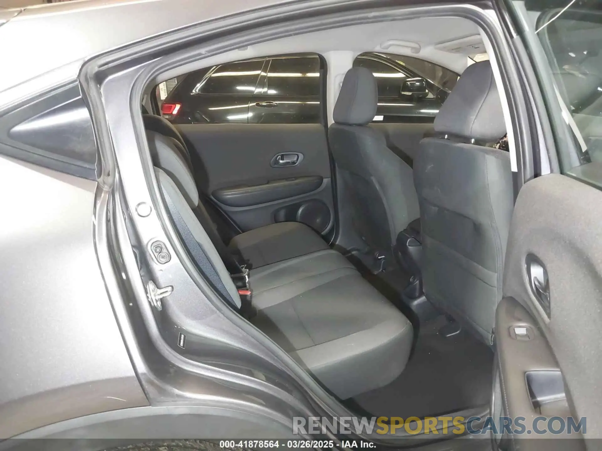 8 Photograph of a damaged car 3CZRU6H35LG701205 HONDA HR-V 2020