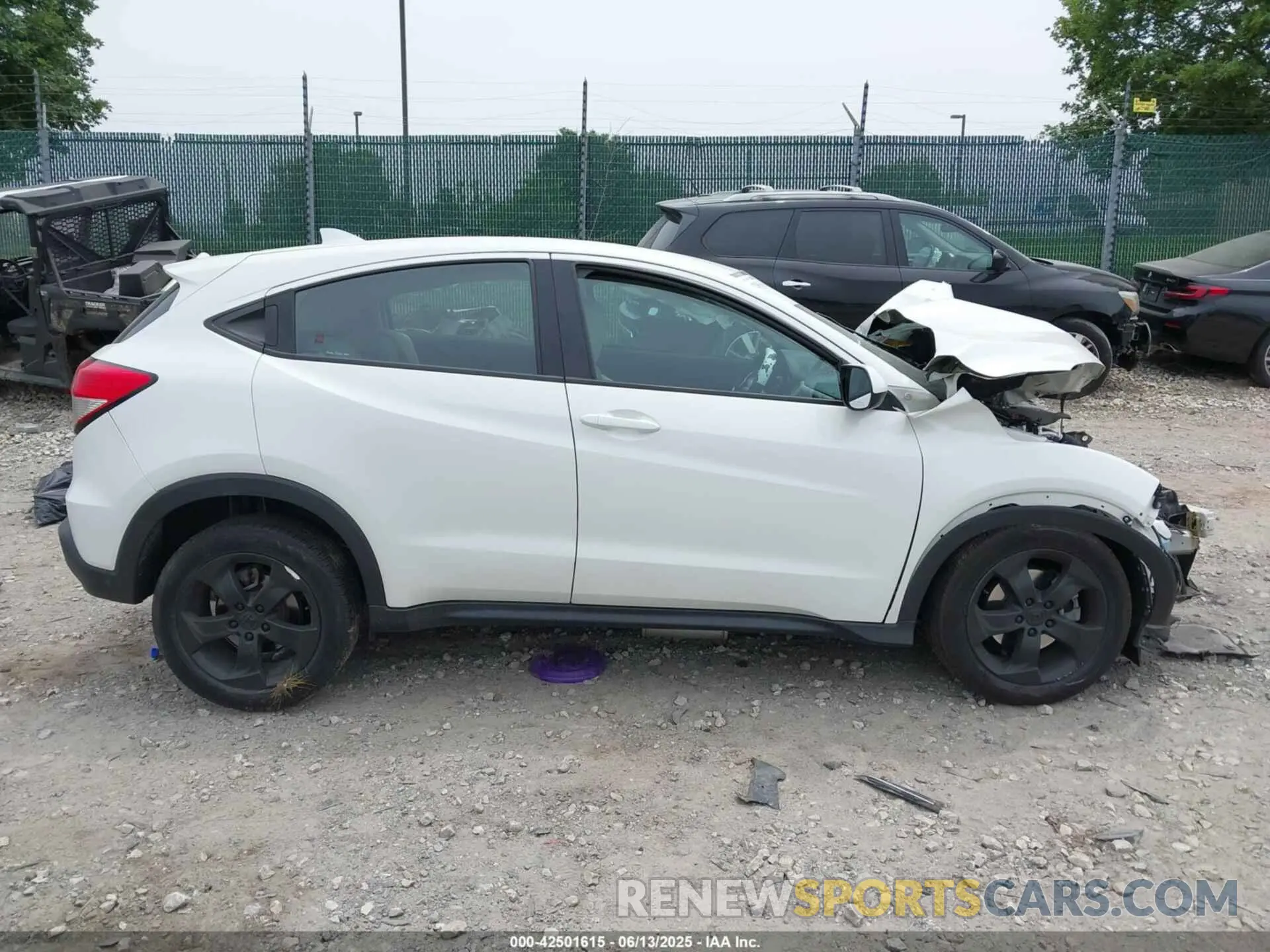 13 Photograph of a damaged car 3CZRU6H35LM713047 HONDA HR-V 2020