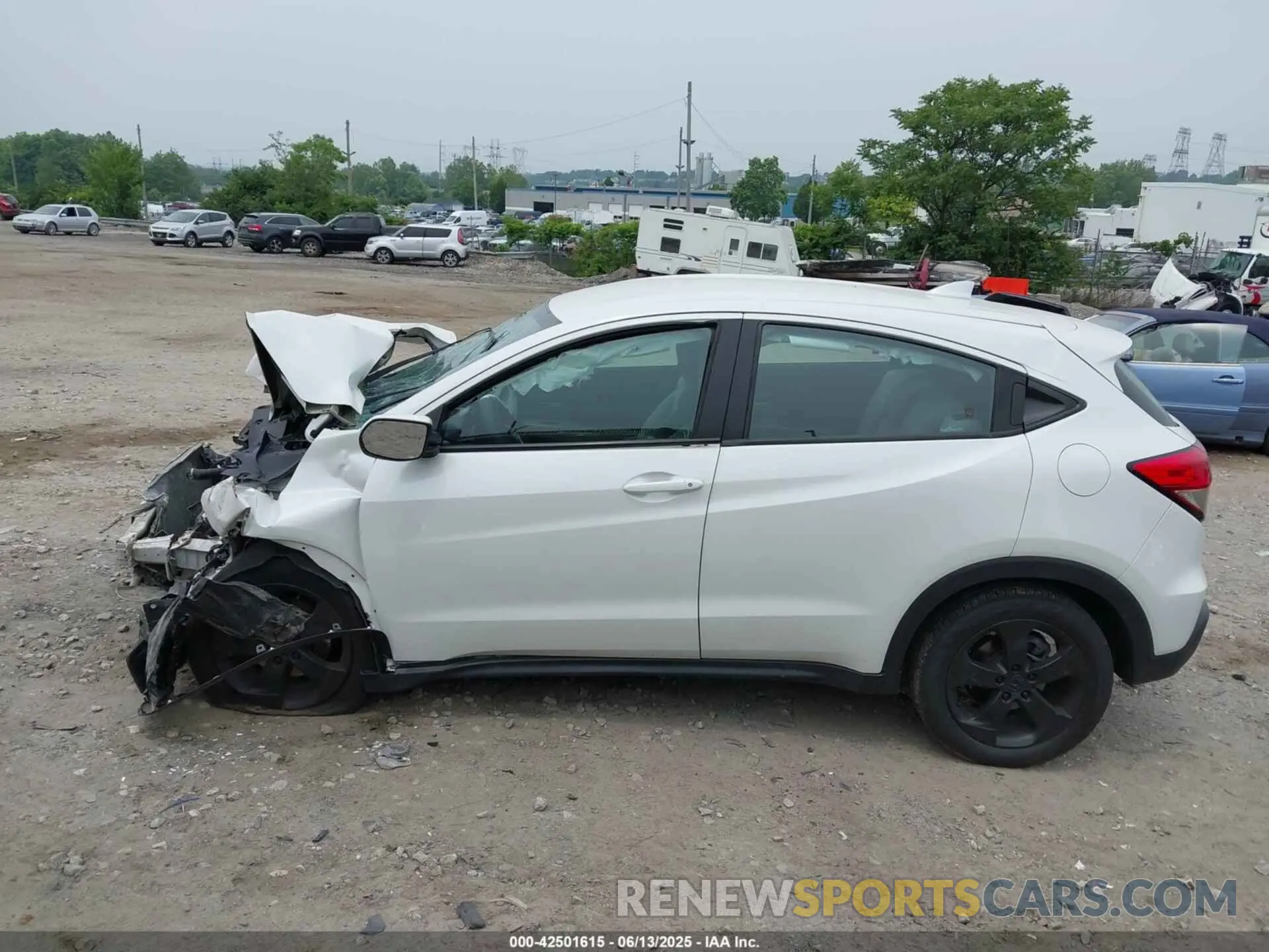 14 Photograph of a damaged car 3CZRU6H35LM713047 HONDA HR-V 2020