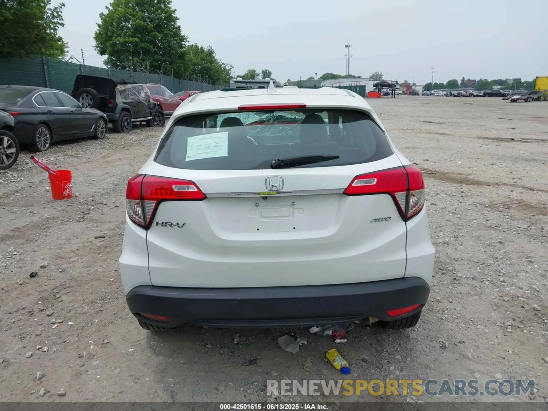 16 Photograph of a damaged car 3CZRU6H35LM713047 HONDA HR-V 2020