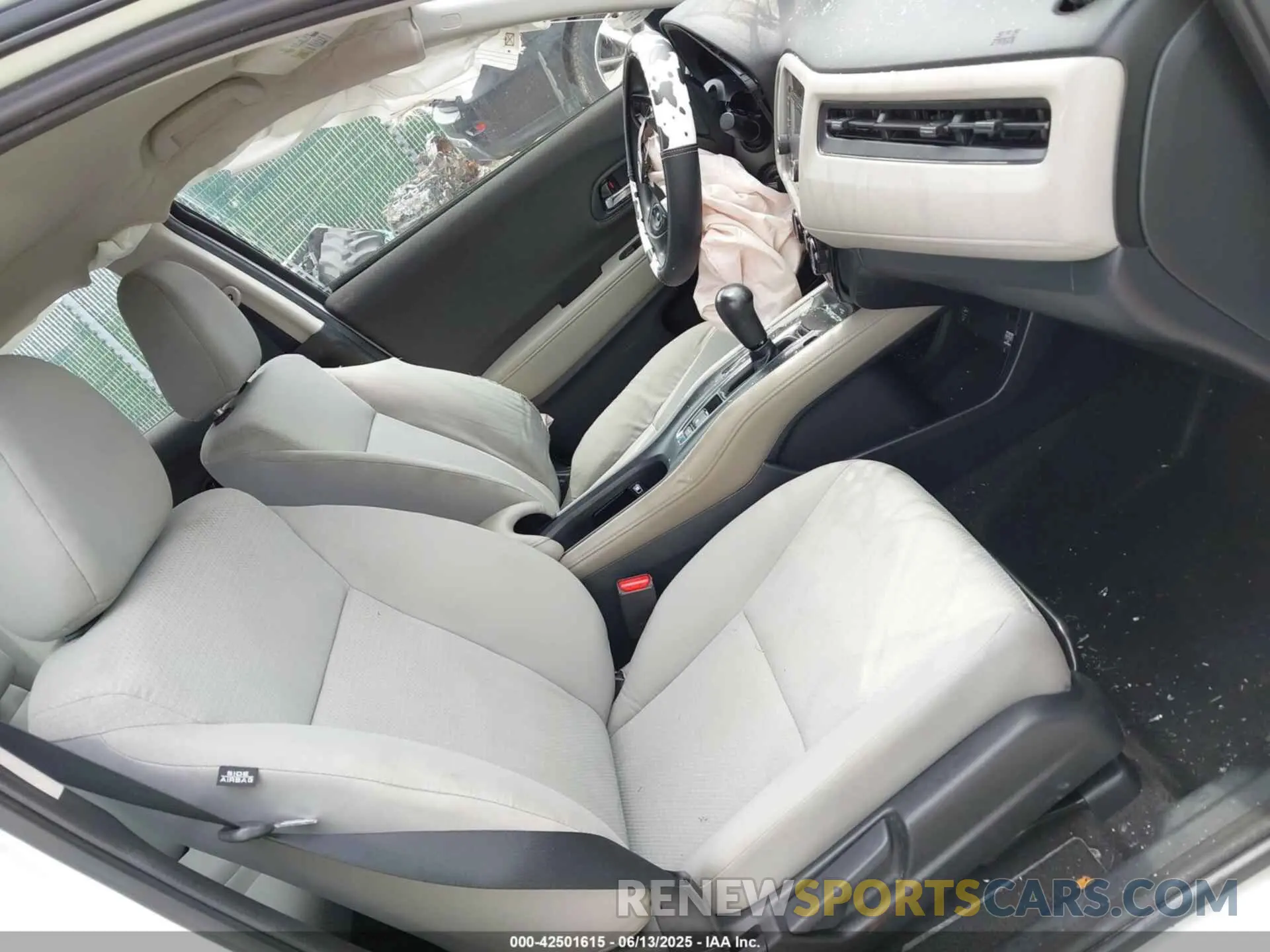 5 Photograph of a damaged car 3CZRU6H35LM713047 HONDA HR-V 2020