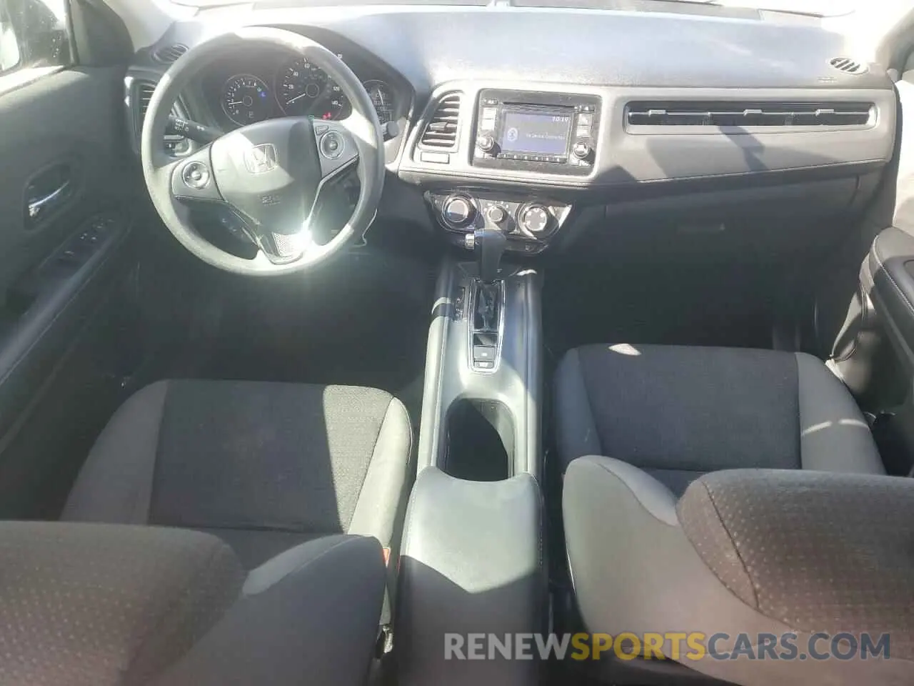 8 Photograph of a damaged car 3CZRU6H35LM724694 HONDA HR-V 2020