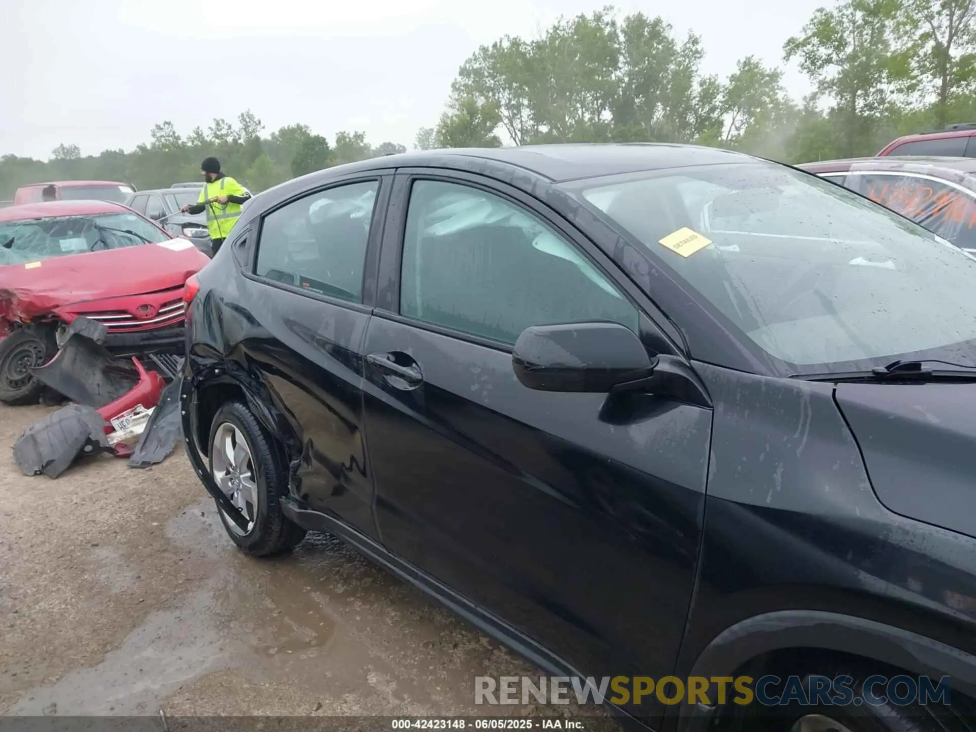 13 Photograph of a damaged car 3CZRU6H35LM728874 HONDA HR-V 2020