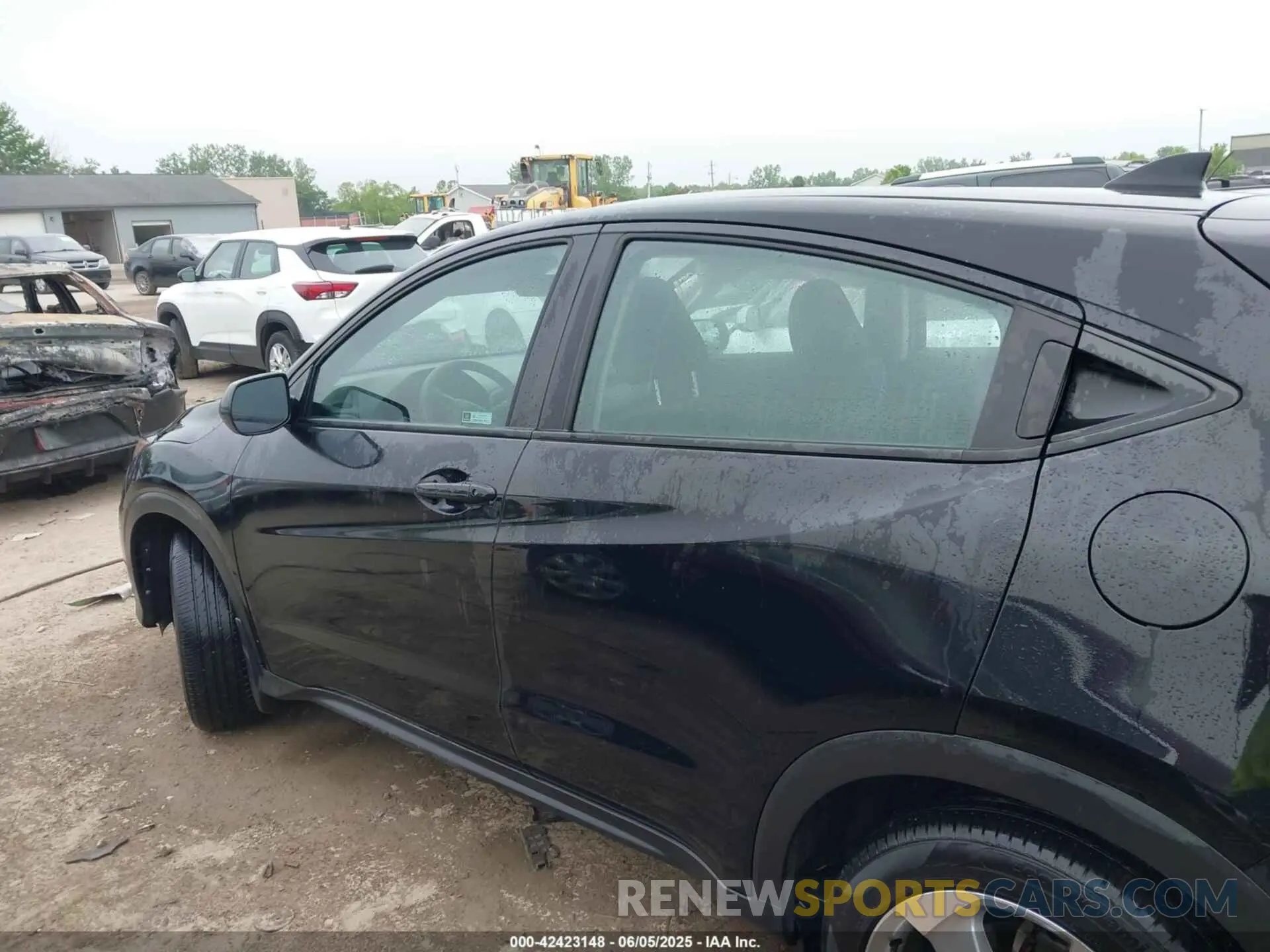 14 Photograph of a damaged car 3CZRU6H35LM728874 HONDA HR-V 2020
