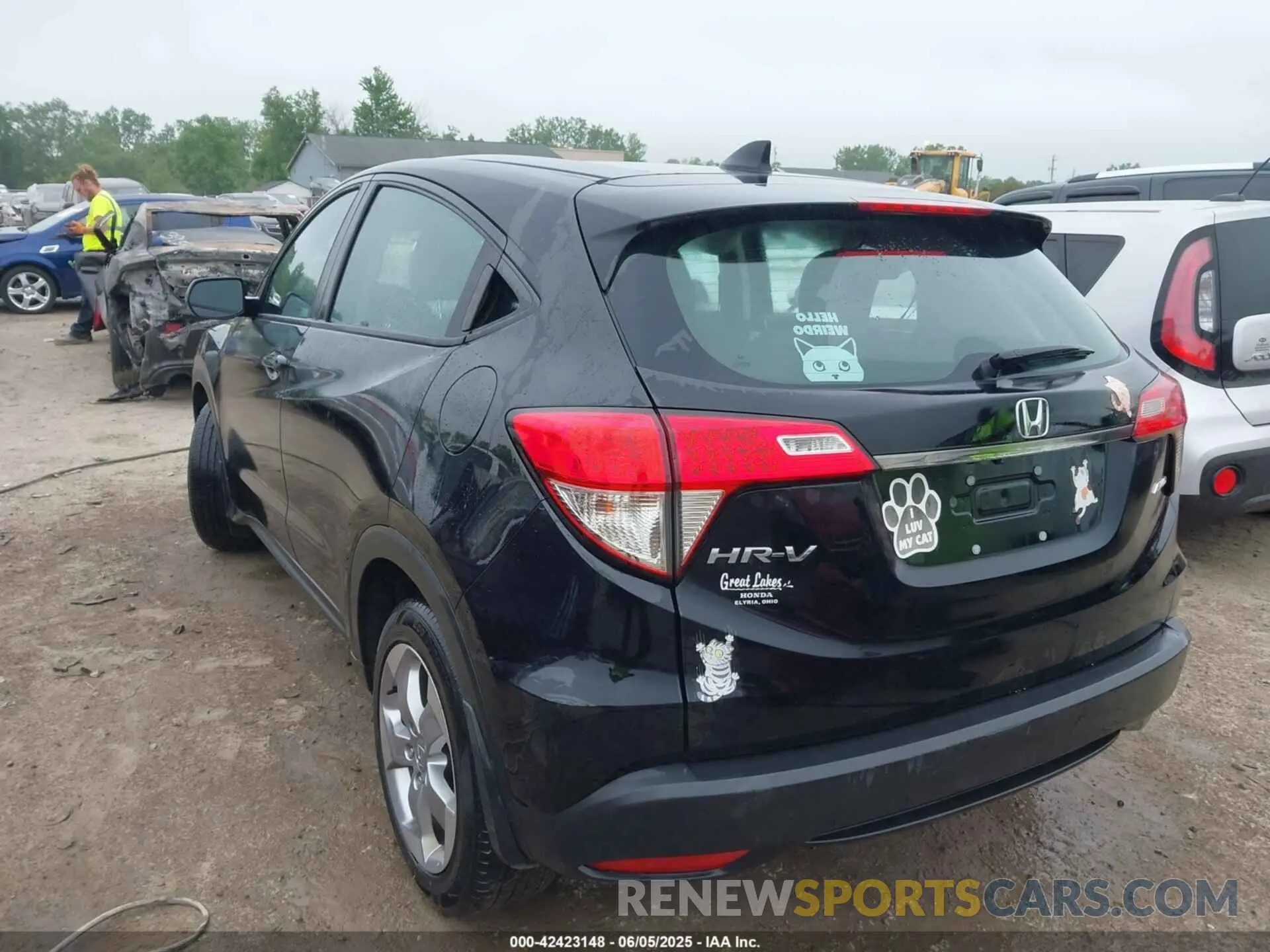 3 Photograph of a damaged car 3CZRU6H35LM728874 HONDA HR-V 2020