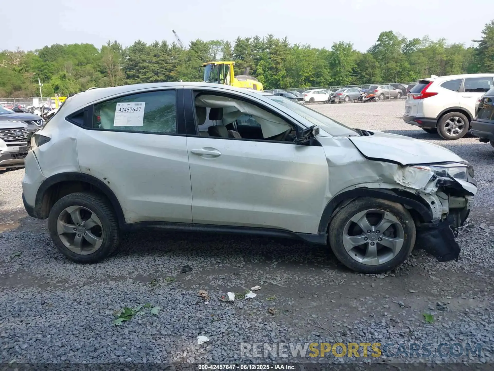 12 Photograph of a damaged car 3CZRU6H35LM732083 HONDA HR-V 2020