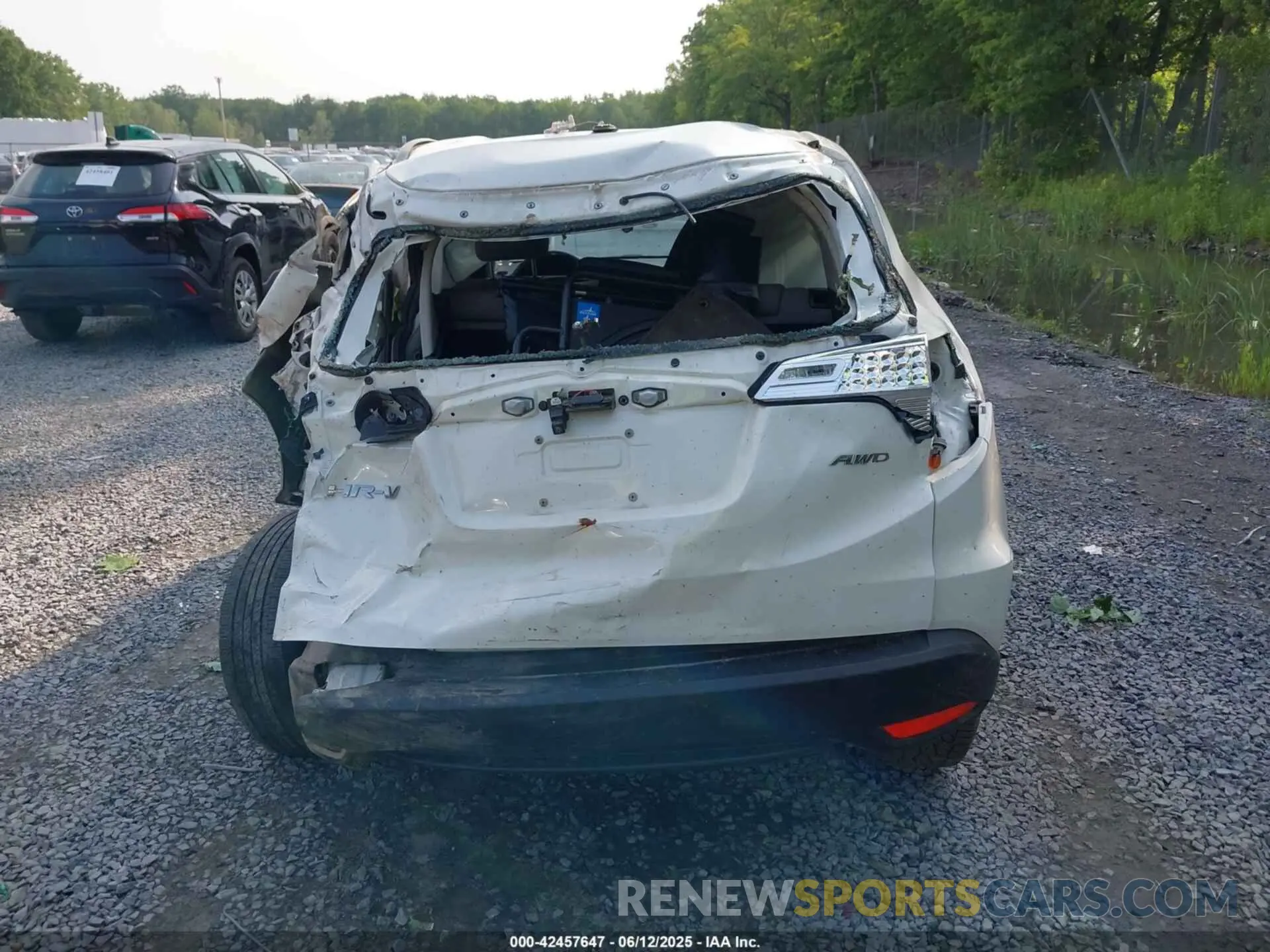 15 Photograph of a damaged car 3CZRU6H35LM732083 HONDA HR-V 2020