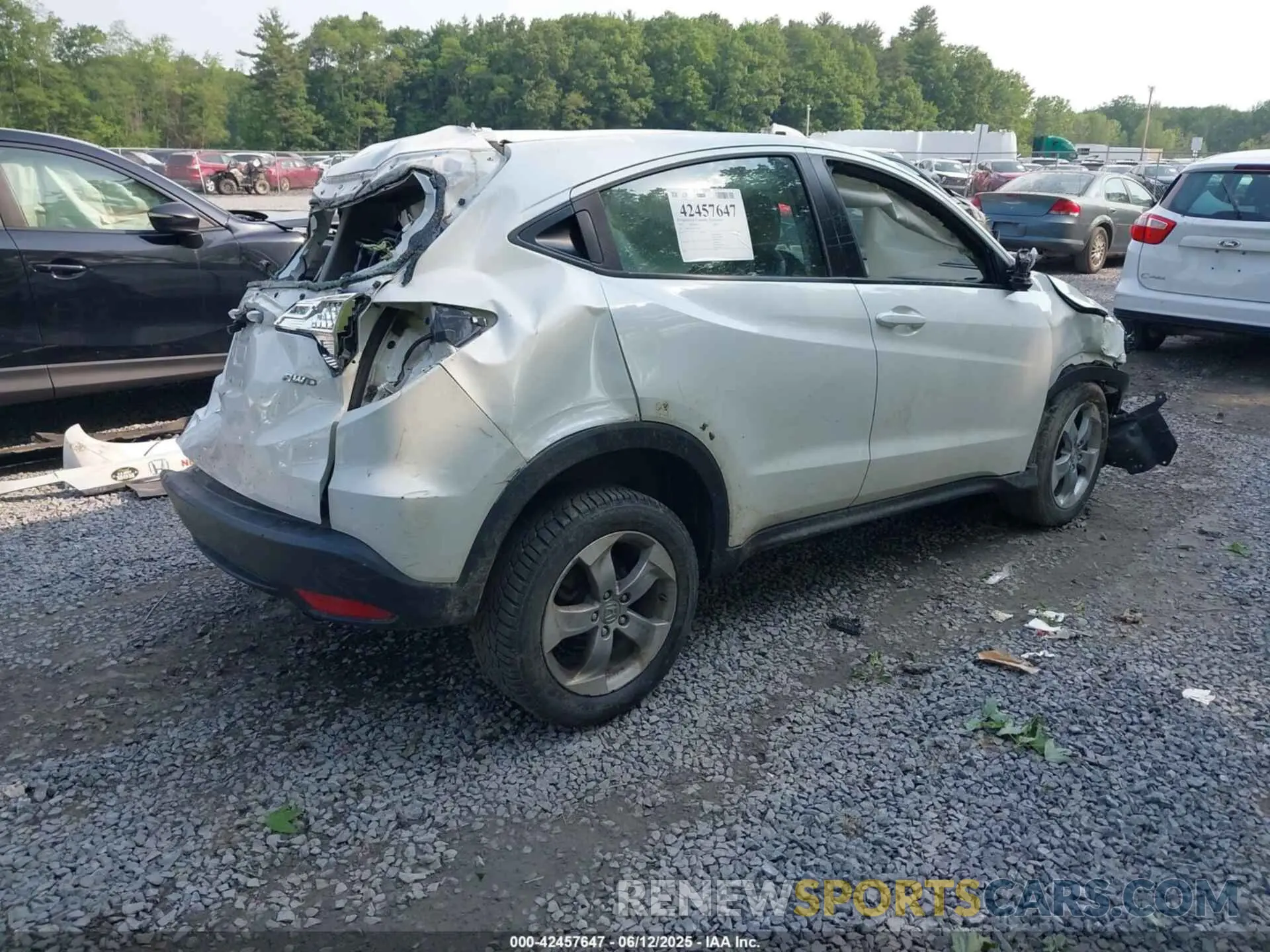 4 Photograph of a damaged car 3CZRU6H35LM732083 HONDA HR-V 2020
